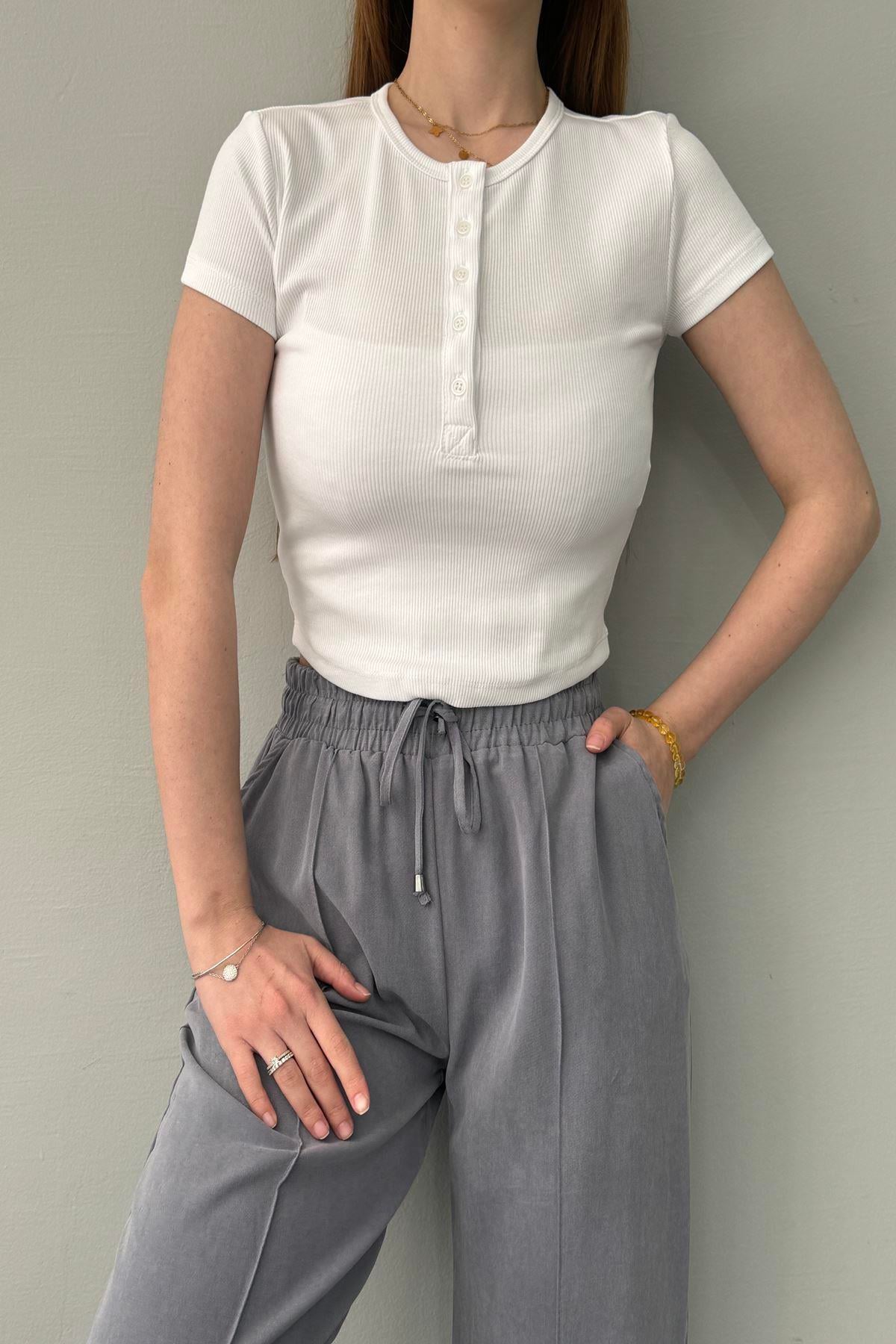 DÜĞMELİ CROP TOP