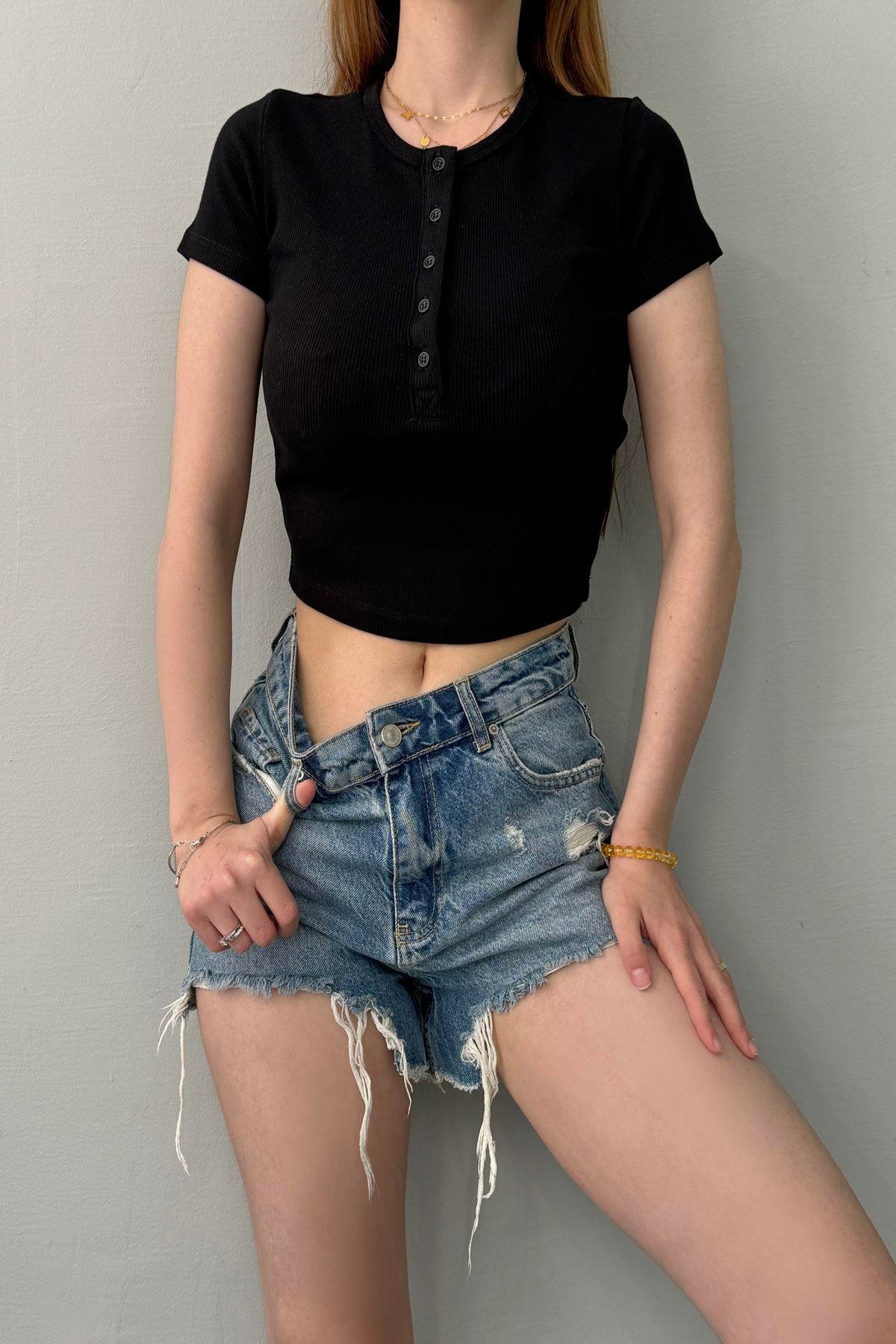 DÜĞMELİ CROP TOP