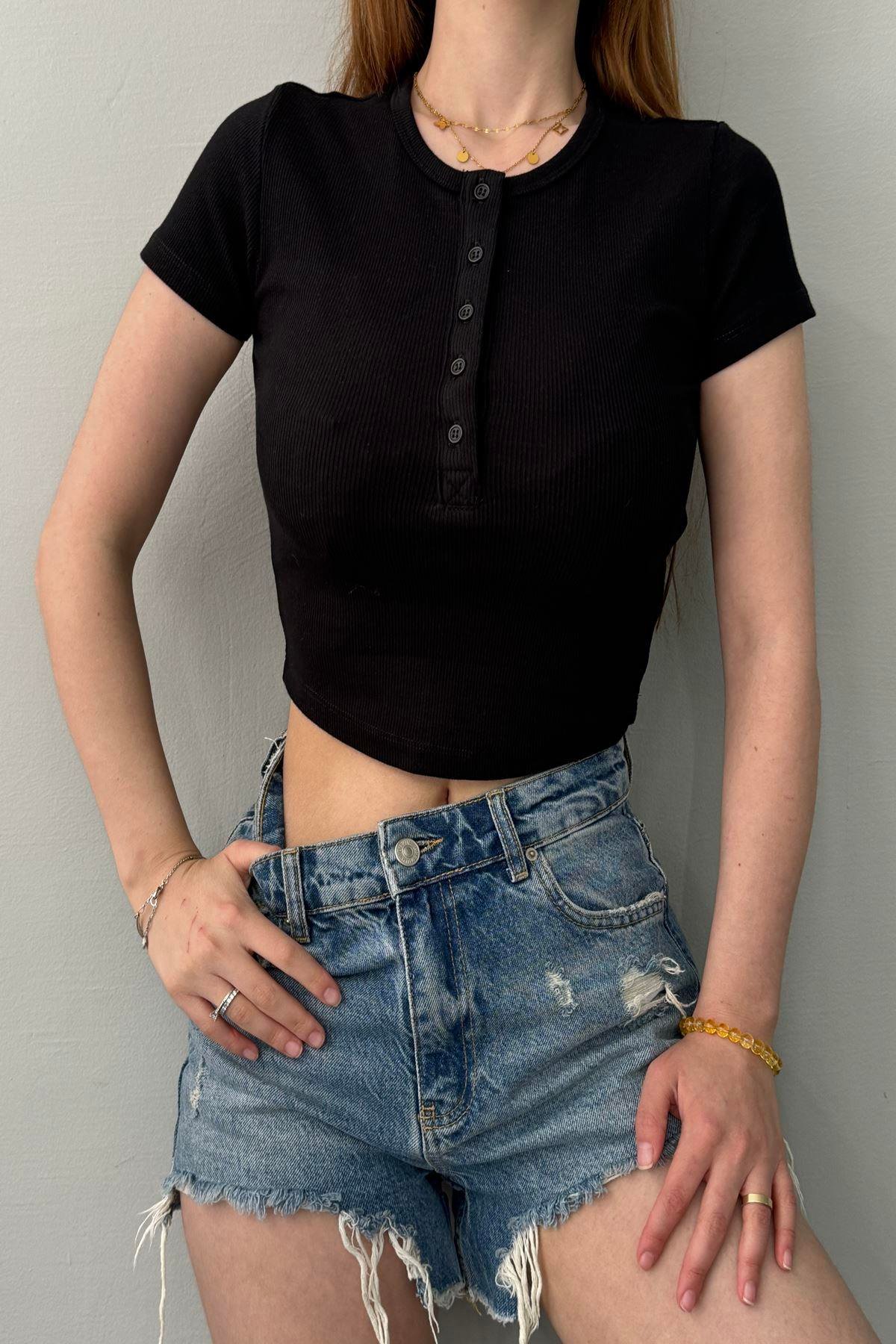 DÜĞMELİ CROP TOP