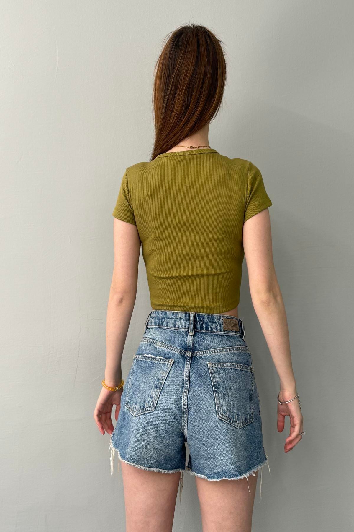 DÜĞMELİ CROP TOP