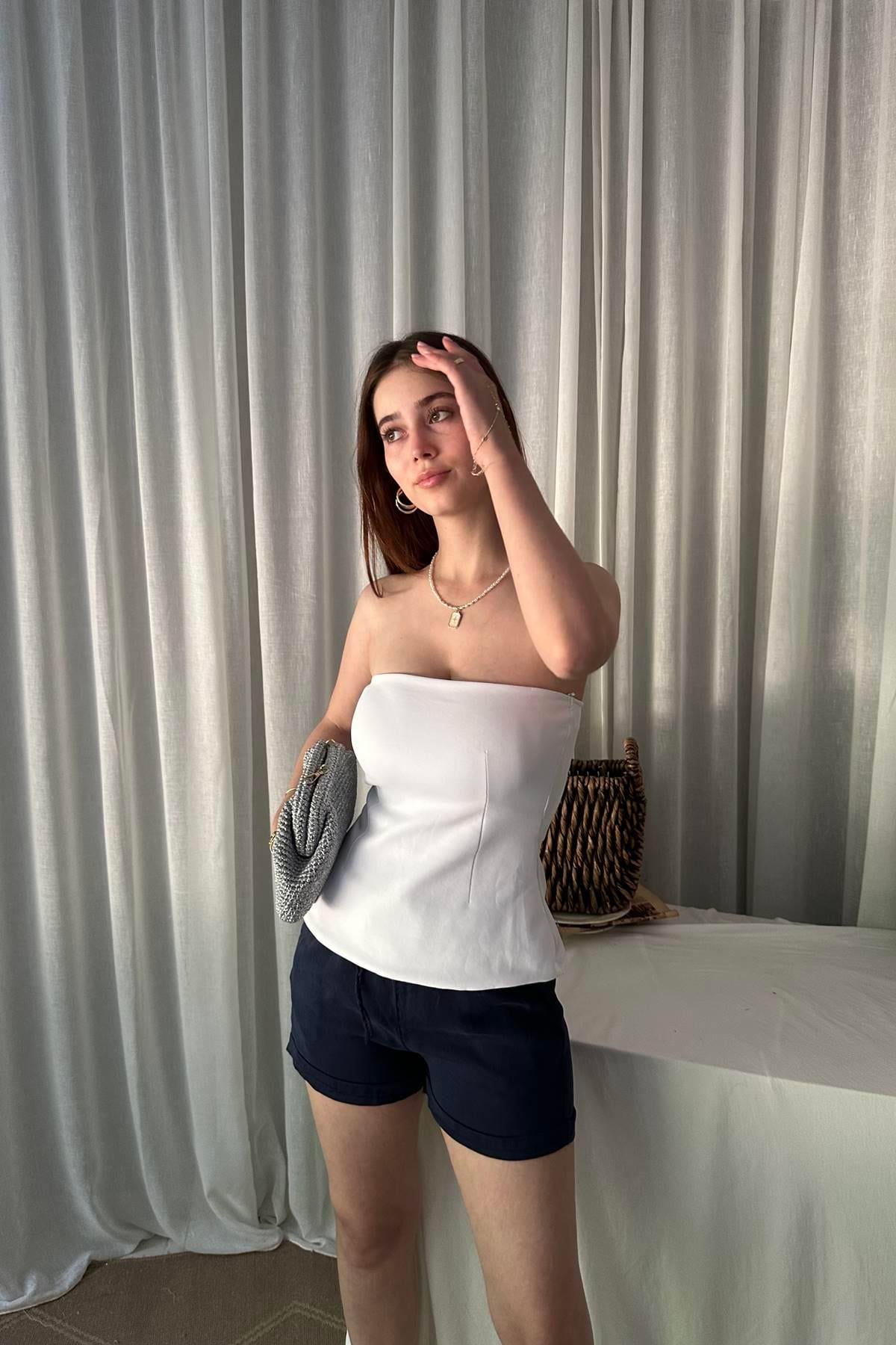STRAPLEZ PEPLUM TOP