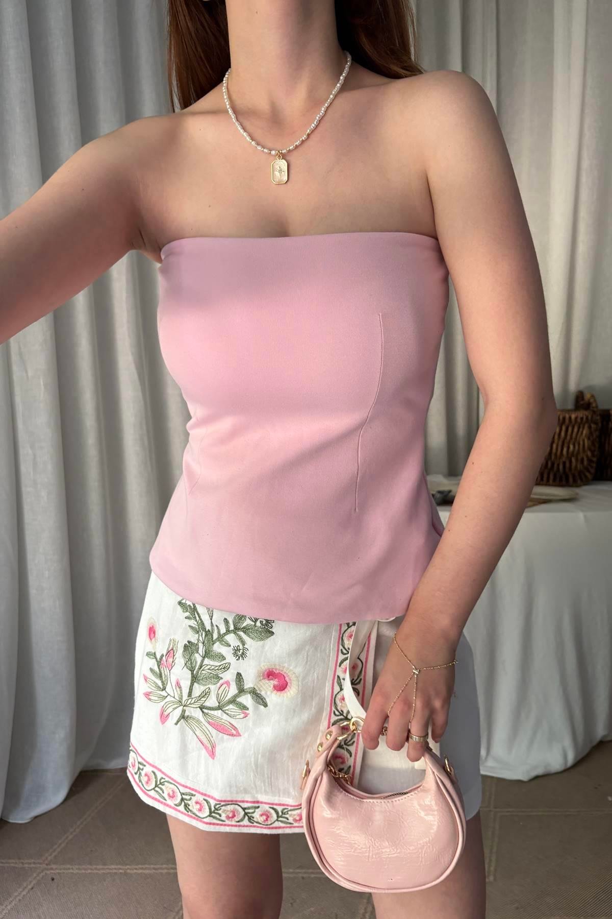 STRAPLEZ PEPLUM TOP