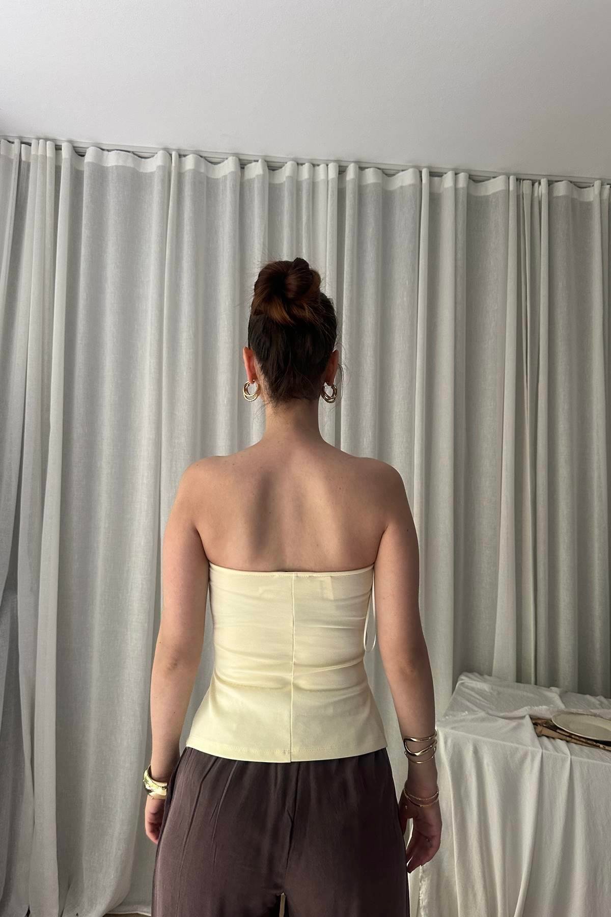 STRAPLEZ PEPLUM TOP