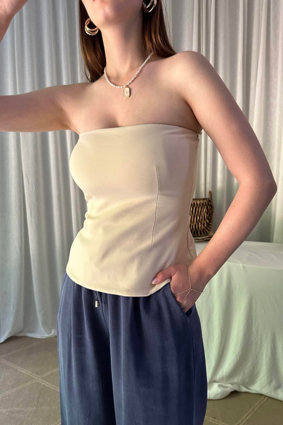 STRAPLEZ PEPLUM TOP