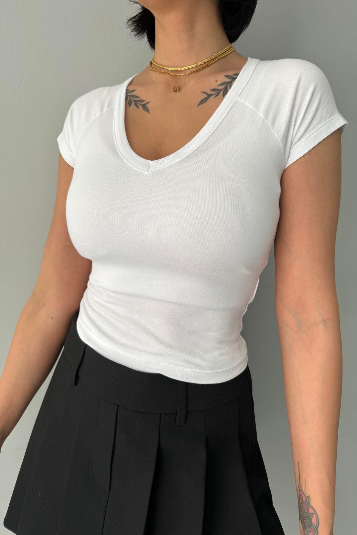 V YAKA CROP BADY