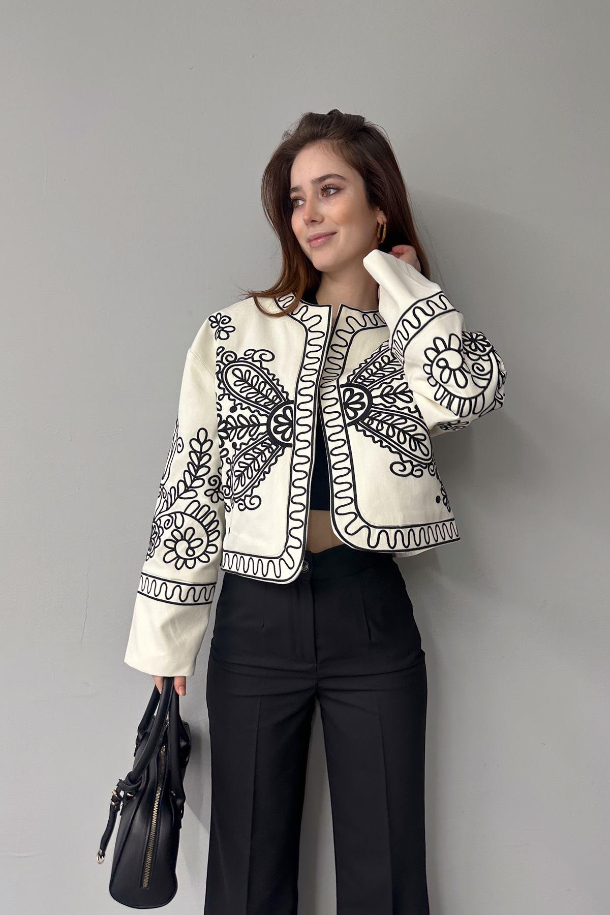 NAKIŞ DETAYLI CEKET