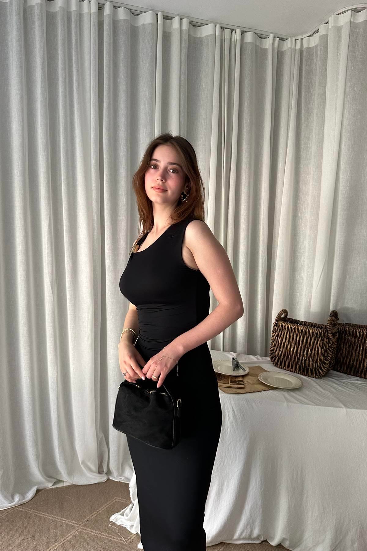 AKSESUAR DETAYLI ASİMETRİK ELBİSE
