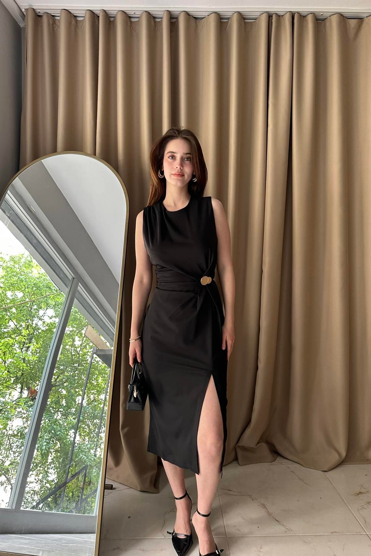 BÜZGÜ VE DÜĞME DETAYLI ELBİSE