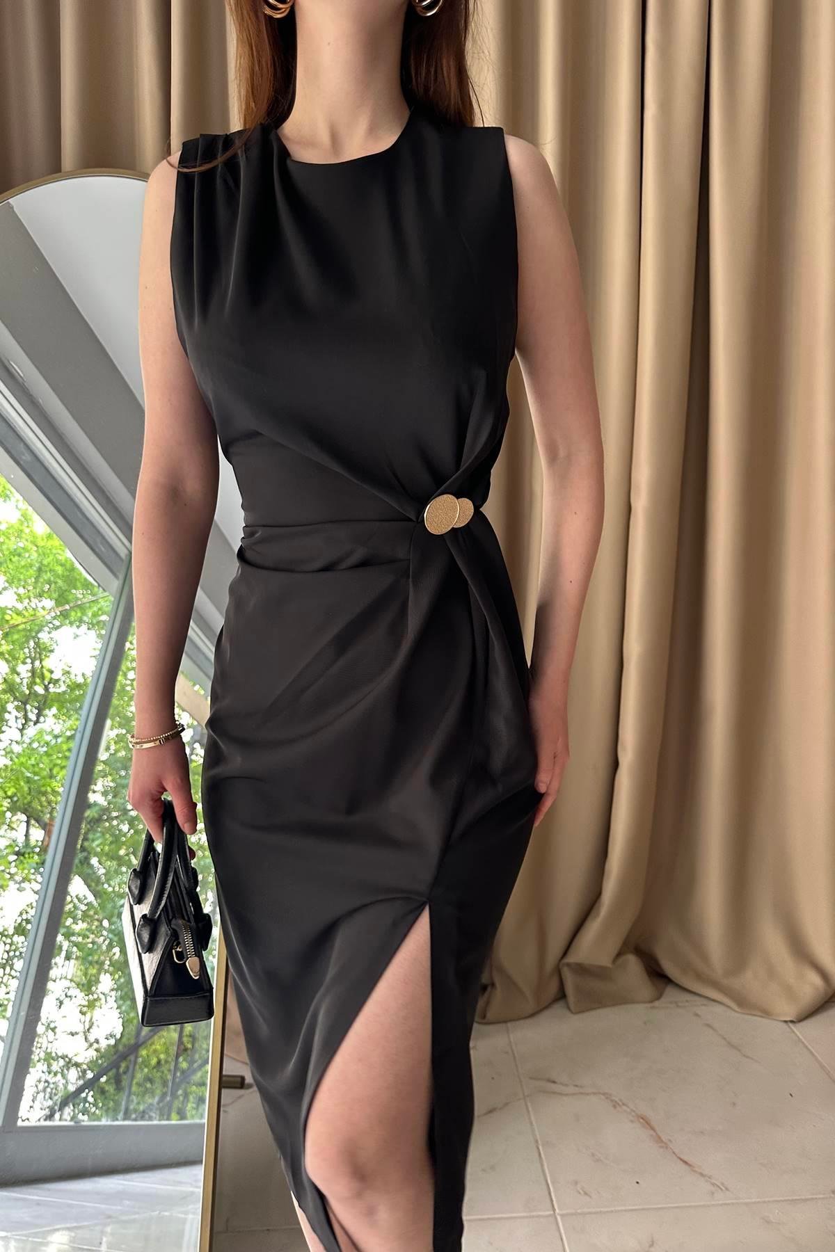 BÜZGÜ VE DÜĞME DETAYLI ELBİSE