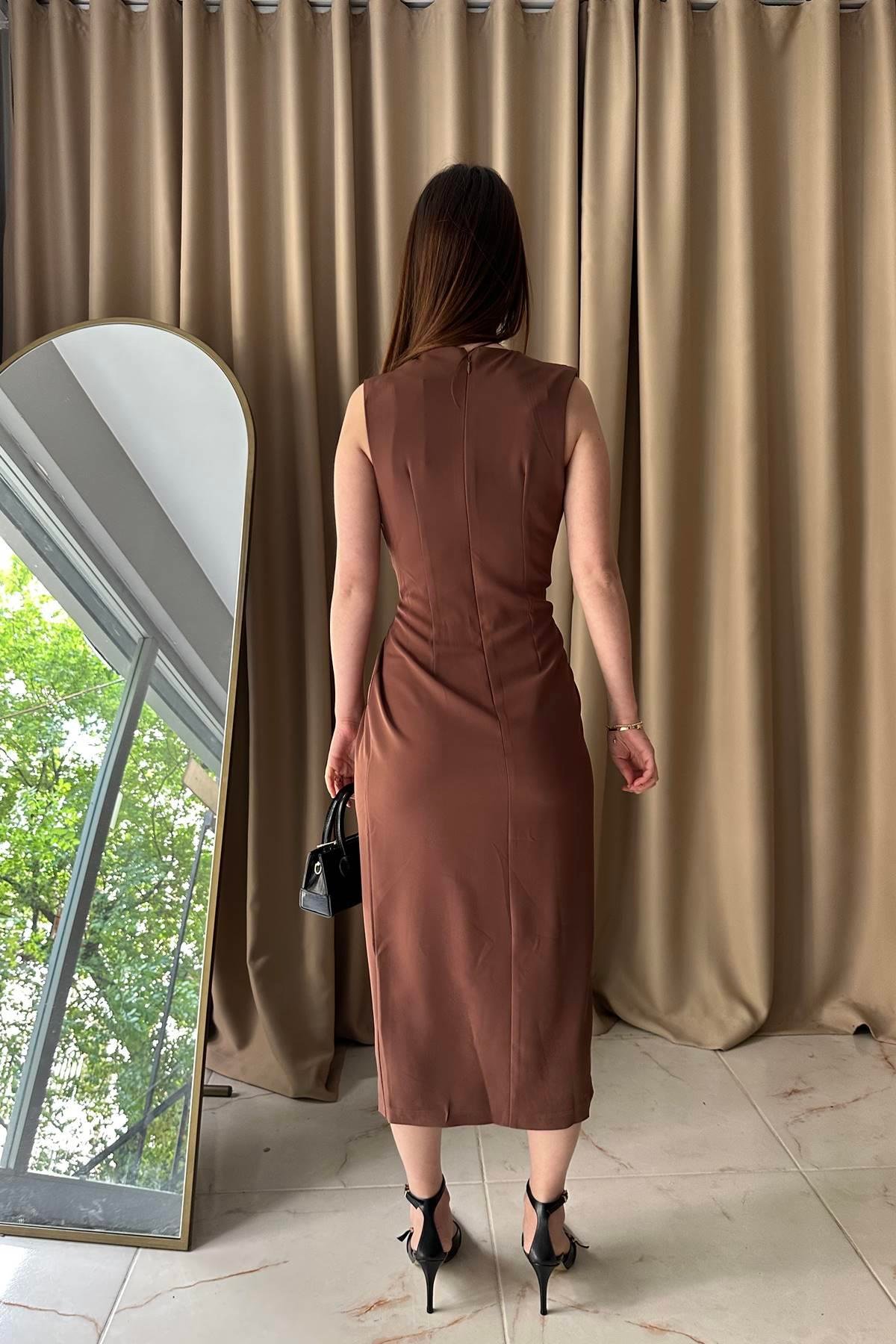 BÜZGÜ VE DÜĞME DETAYLI ELBİSE