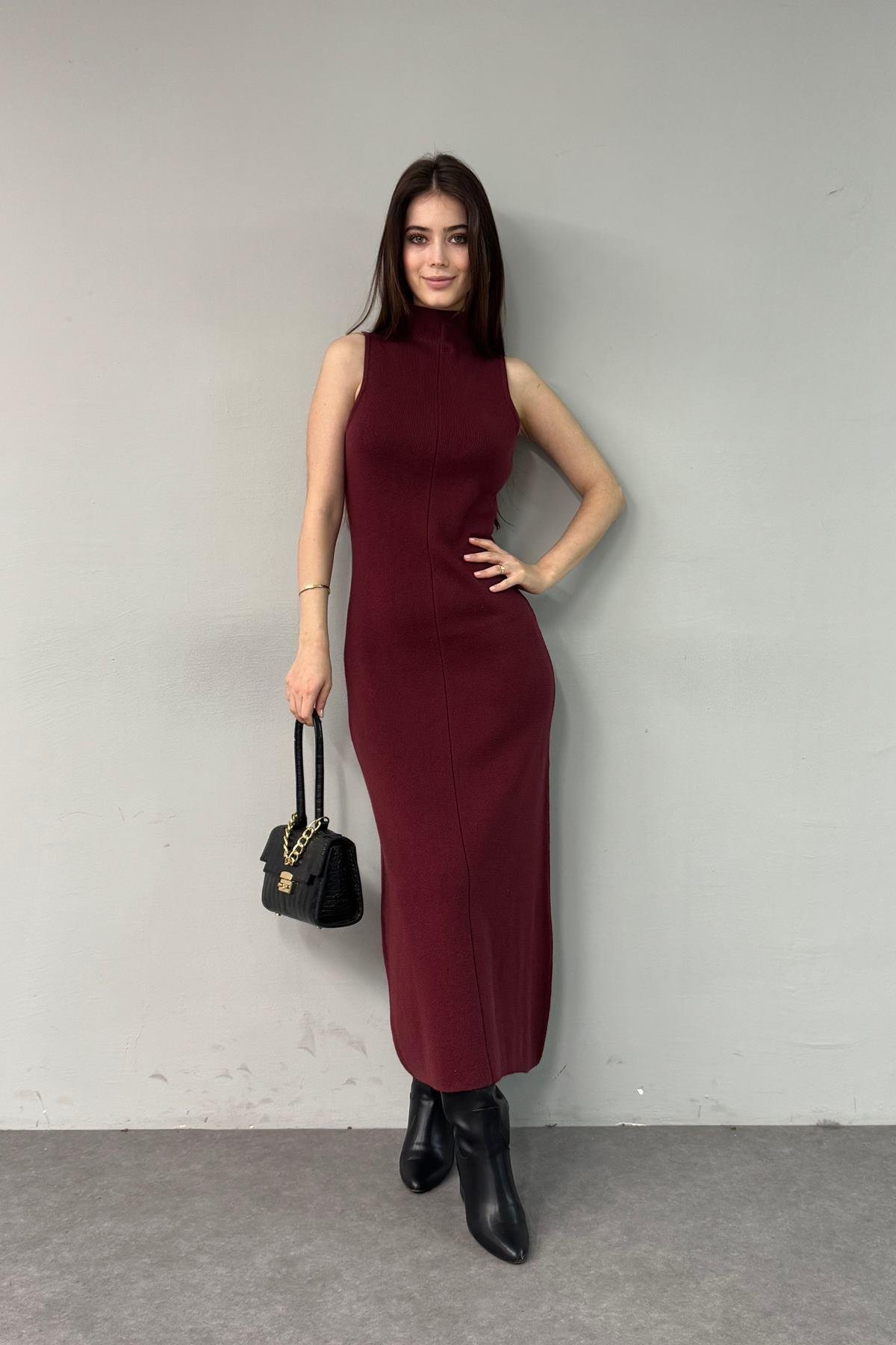 DİK YAKA TRIKO ELBİSE