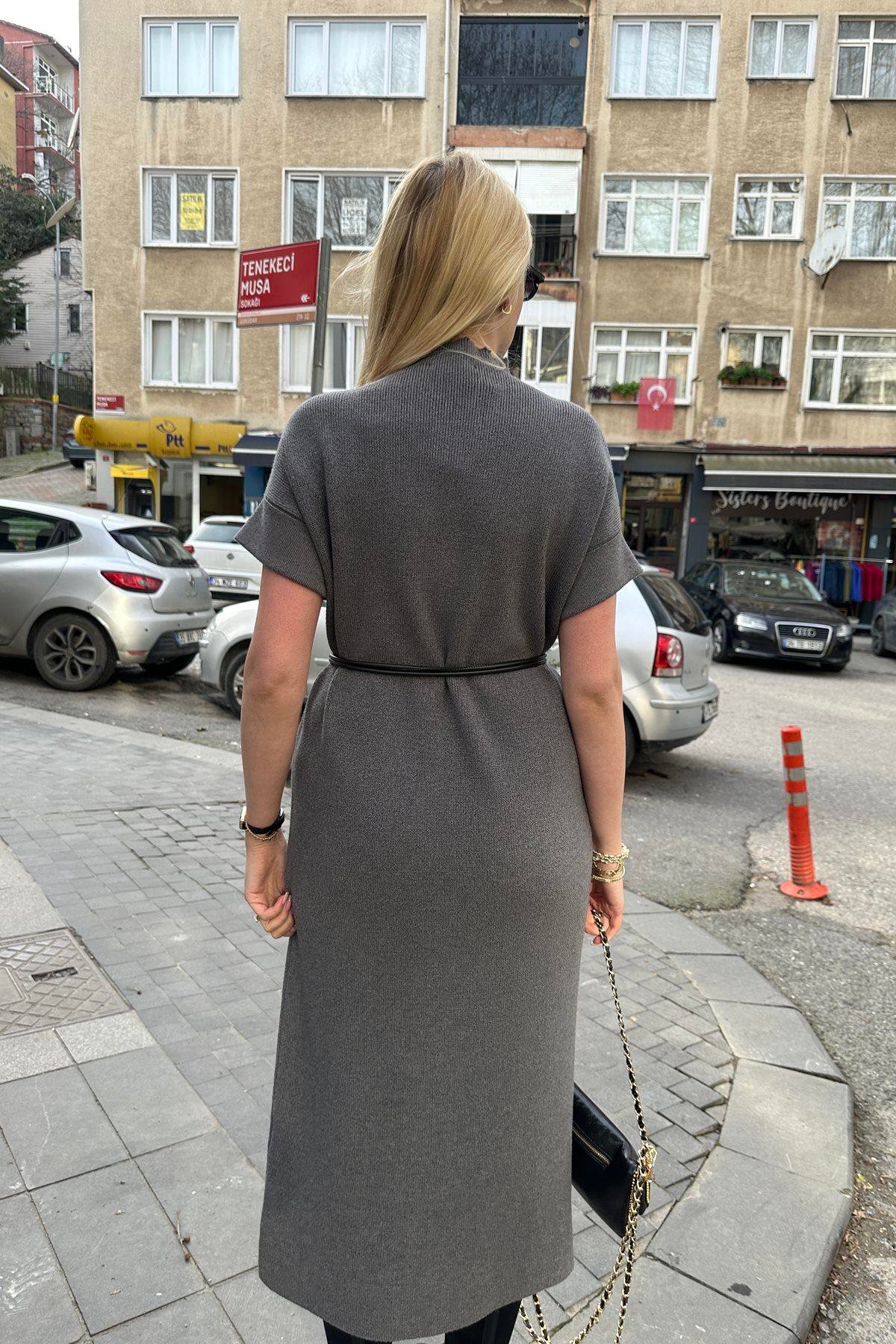 KEMERLİ TRIKO ELBİSE
