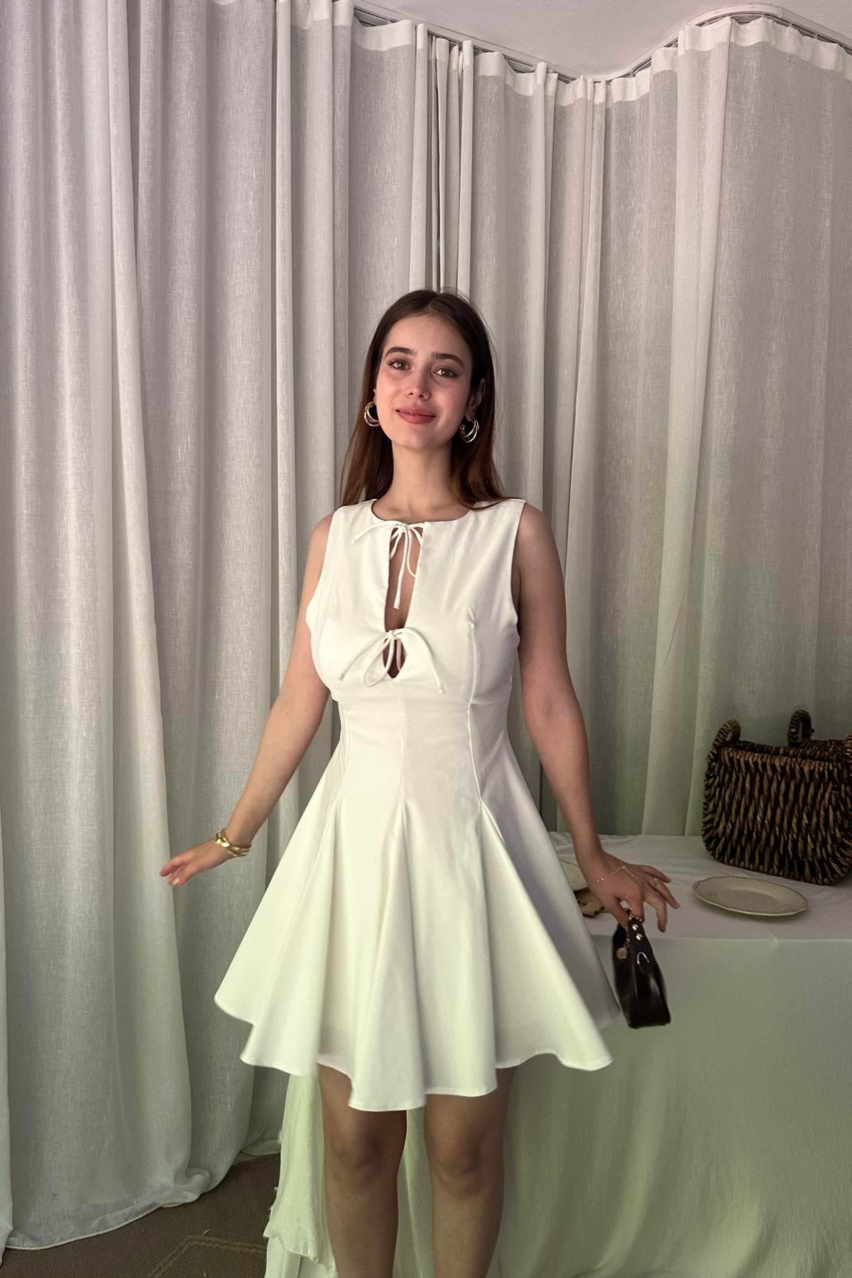 KLOŞ ETEKLİ FİYONKLU KISA ELBİSE