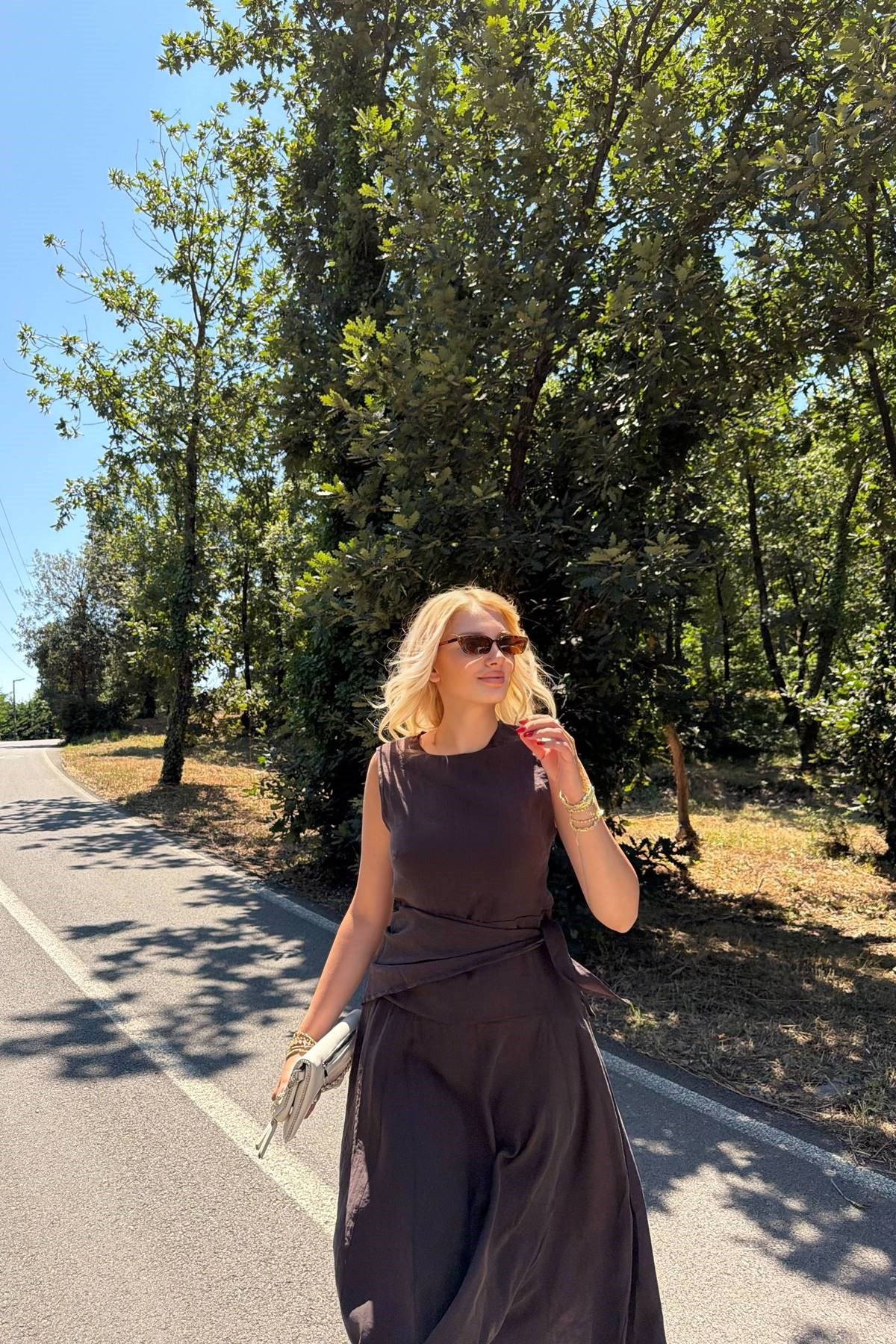 KUŞAK DETAYLI ELBİSE