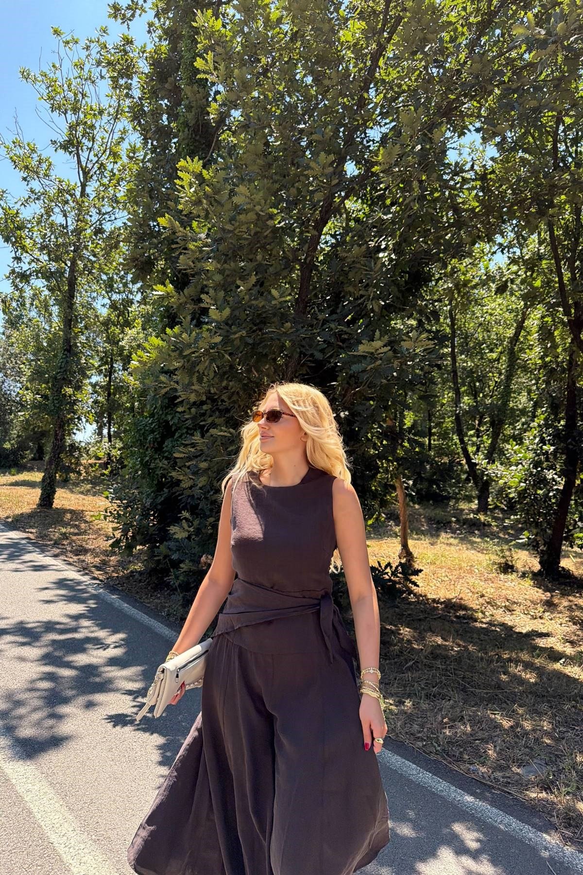 KUŞAK DETAYLI ELBİSE