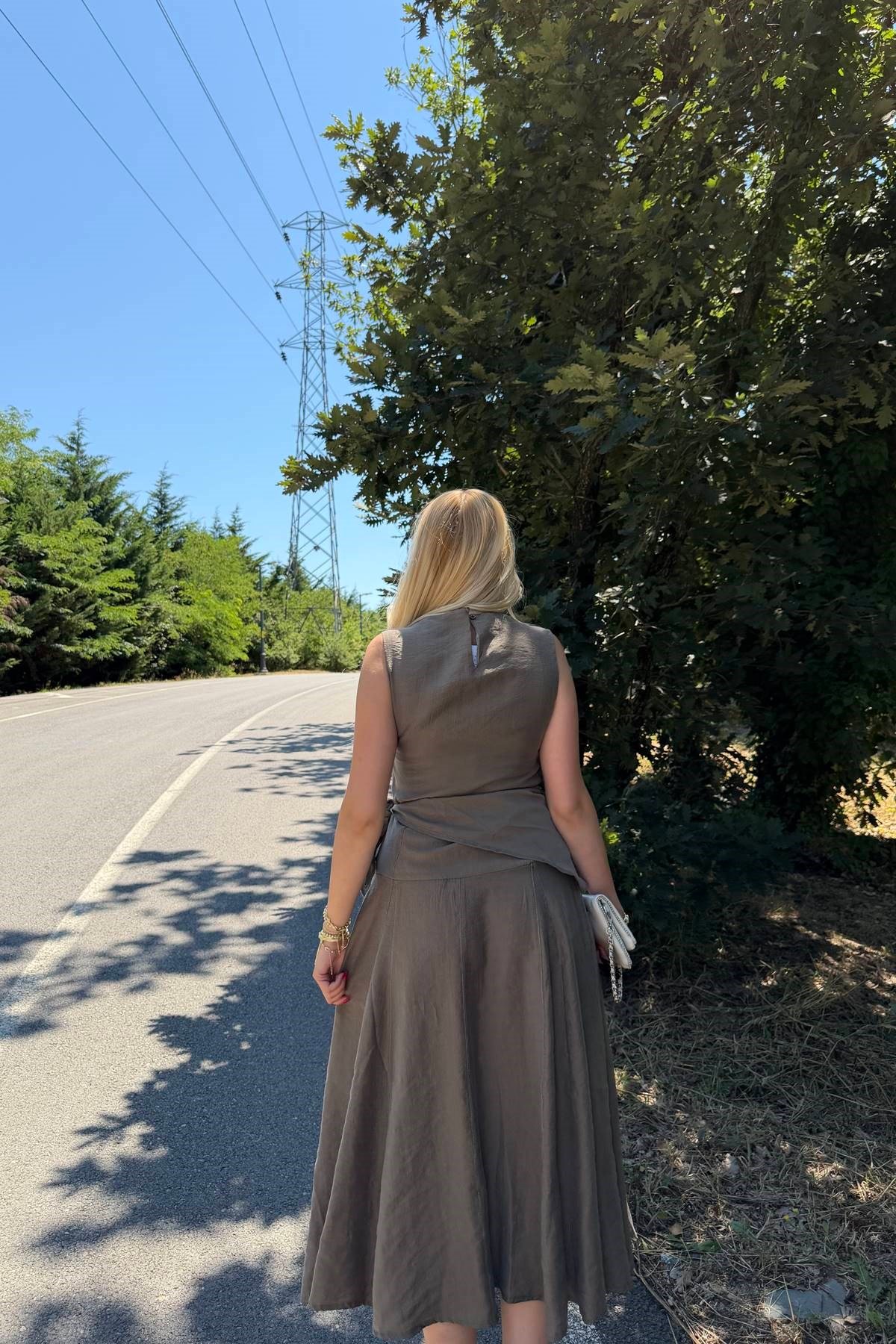 KUŞAK DETAYLI ELBİSE