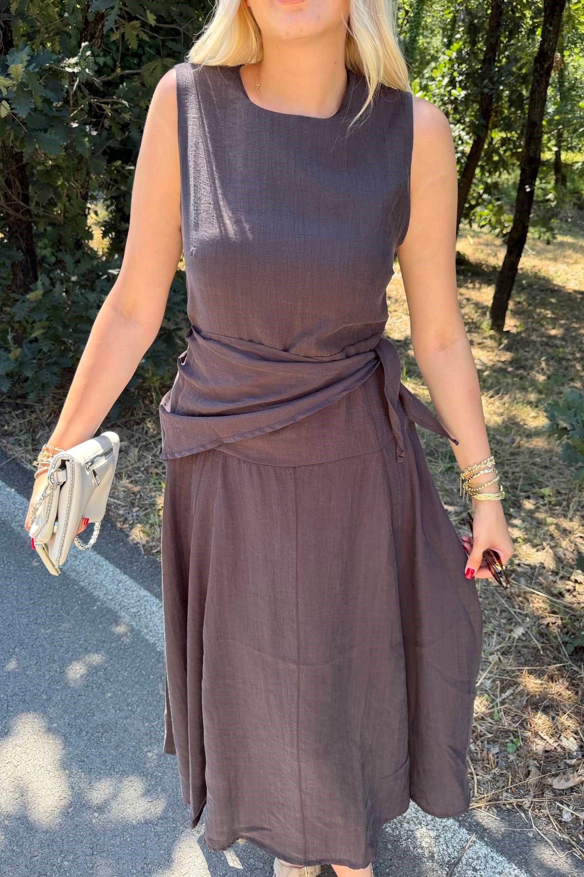 KUŞAK DETAYLI ELBİSE