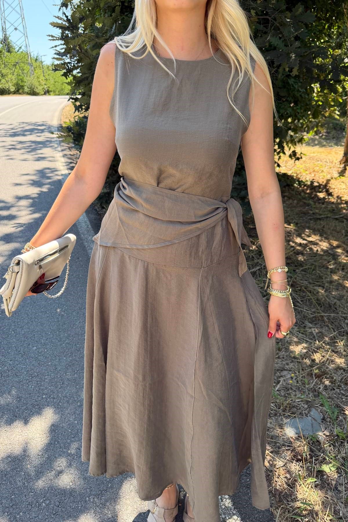 KUŞAK DETAYLI ELBİSE