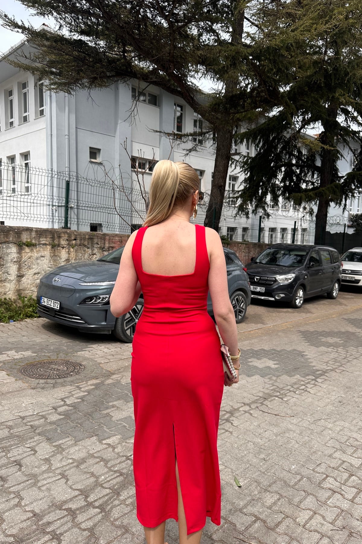 OMUZ AKSESUARLI KARE YAKA ÖRME ELBİSE
