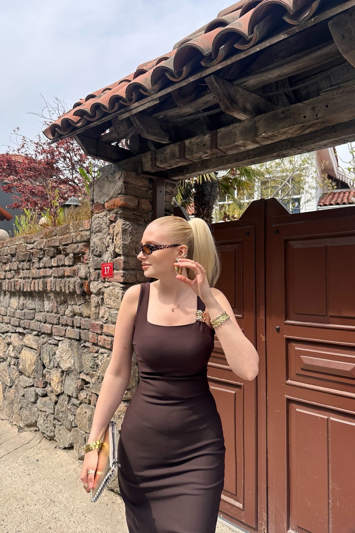 OMUZ AKSESUARLI KARE YAKA ÖRME ELBİSE