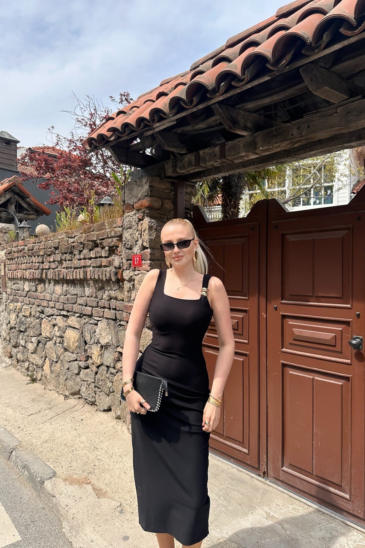 OMUZ AKSESUARLI KARE YAKA ÖRME ELBİSE