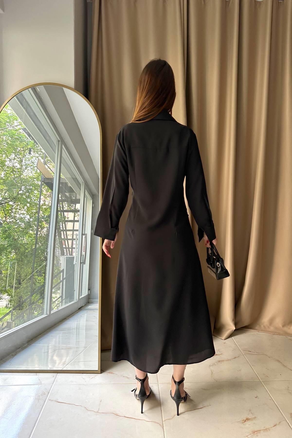 ÖN DÜĞMELİ İKİ YAN BÜZGÜ DETAYLI ELBİSE