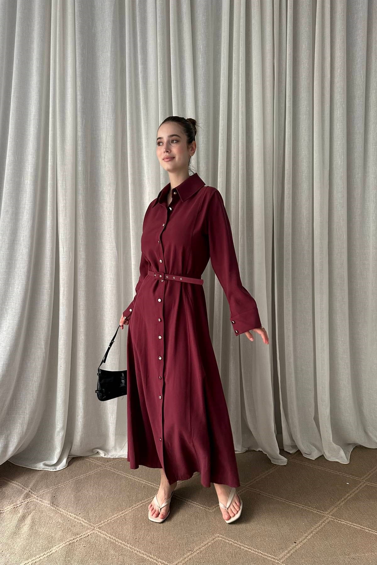 ÖN DÜĞMELİ KEMERLİ TENCEL GÖMLEK ELBİSE