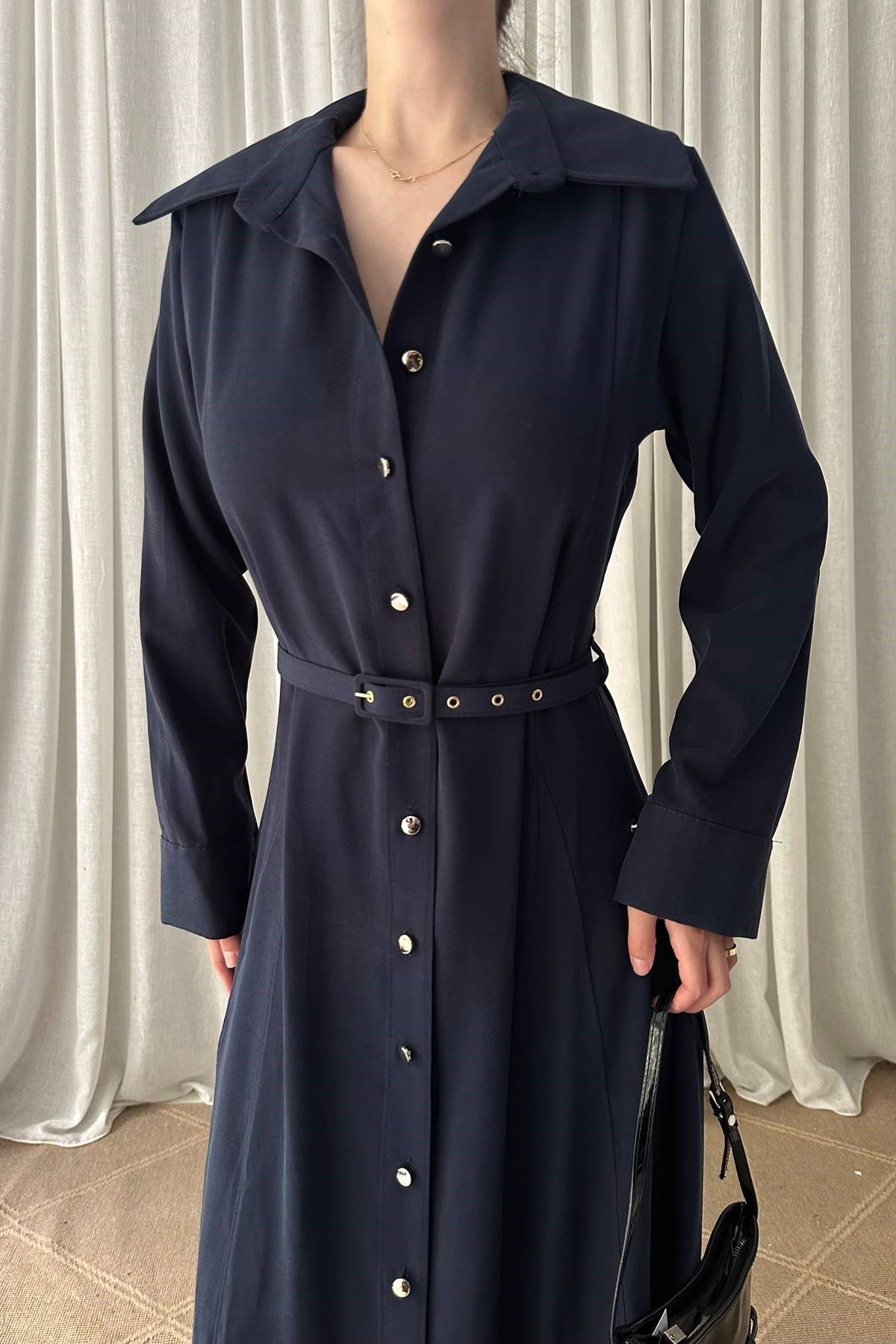 ÖN DÜĞMELİ KEMERLİ TENCEL GÖMLEK ELBİSE