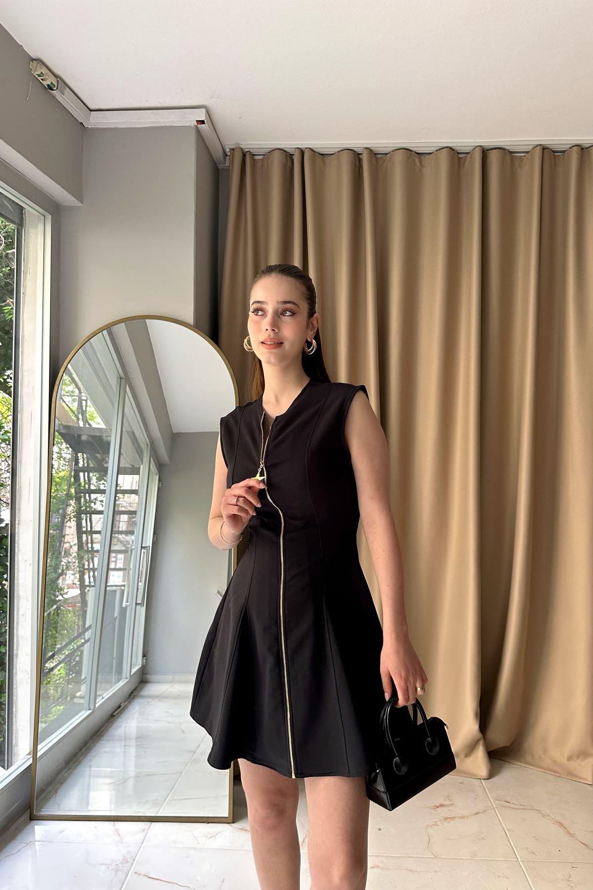 ÖNÜ FERMUAR DETAYLI ELBİSE