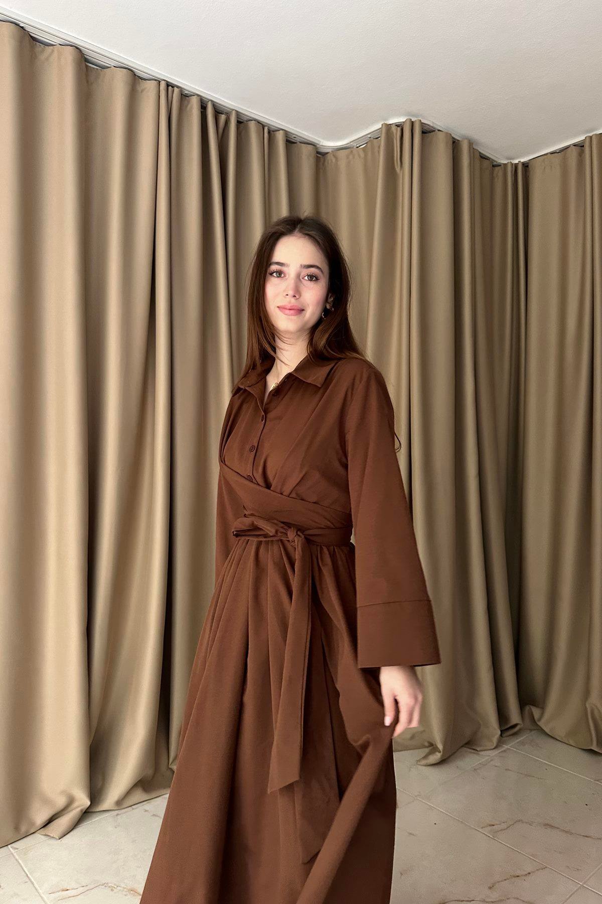 YARIM PATLI BEL BAĞLAMALI ETEĞİ KLOŞ ELBİSE