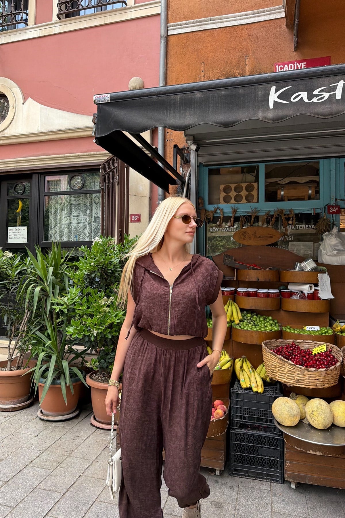 KAPŞONLU SIFIR KOL JAKARLI TAKIM