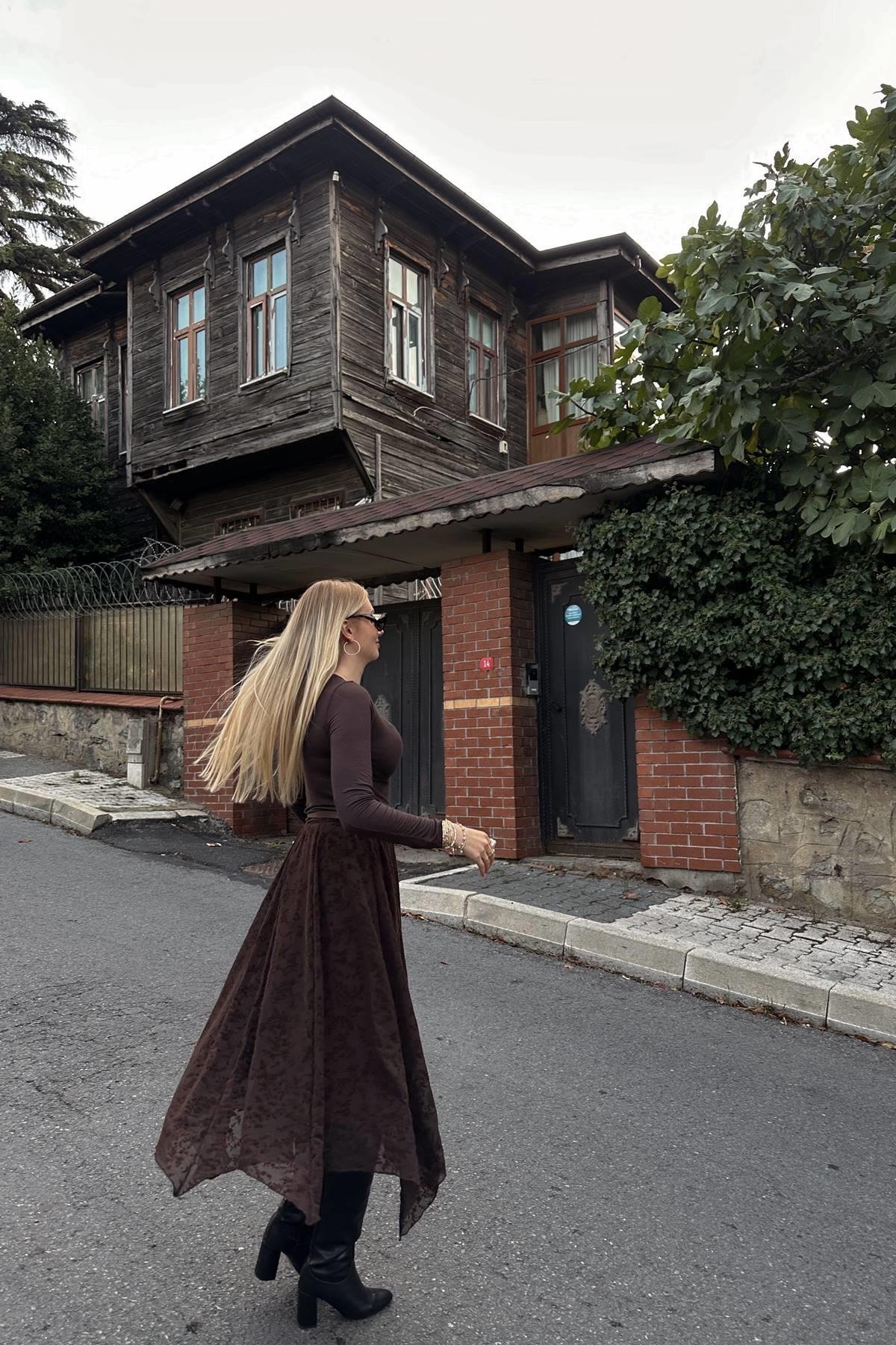 ASİMETRİK DETAY TÜL ETEK