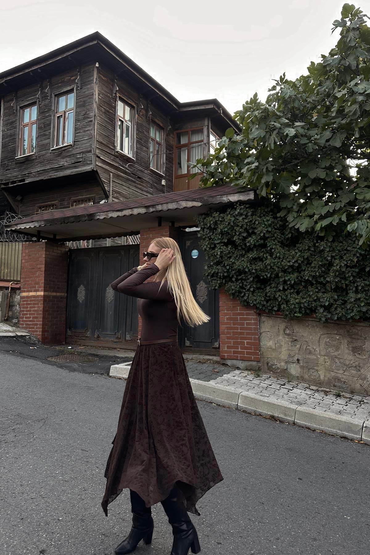 ASİMETRİK DETAY TÜL ETEK