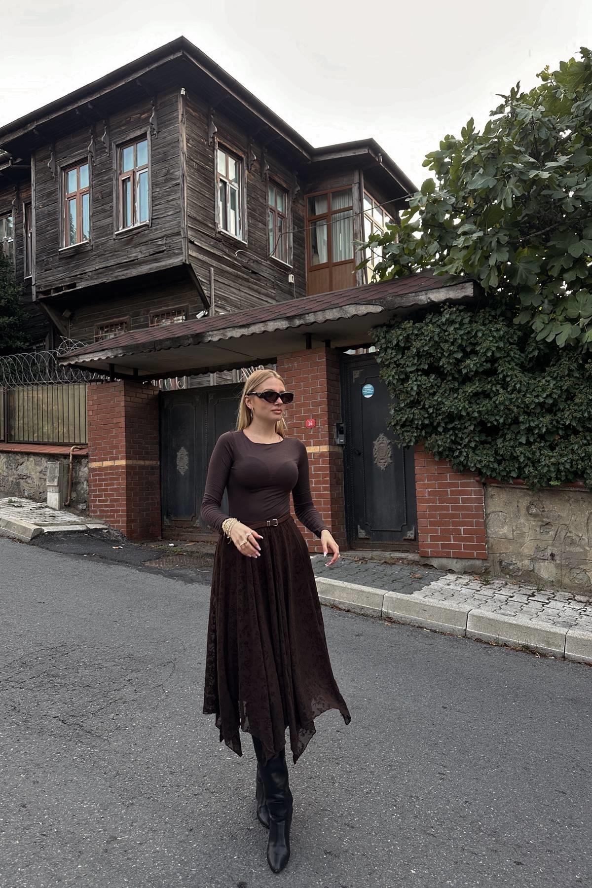 ASİMETRİK DETAY TÜL ETEK