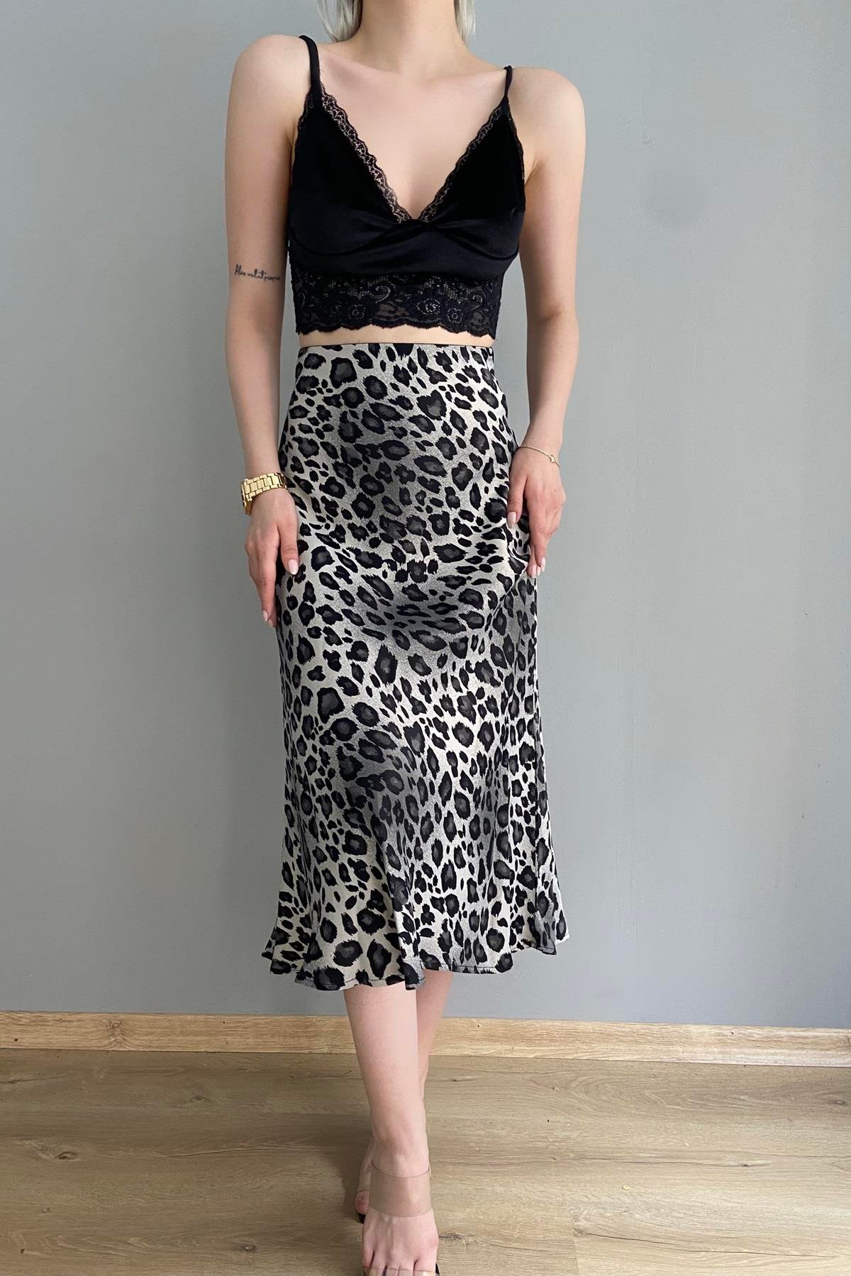 GRİ DESENLİ LEOPAR SATEN ETEK