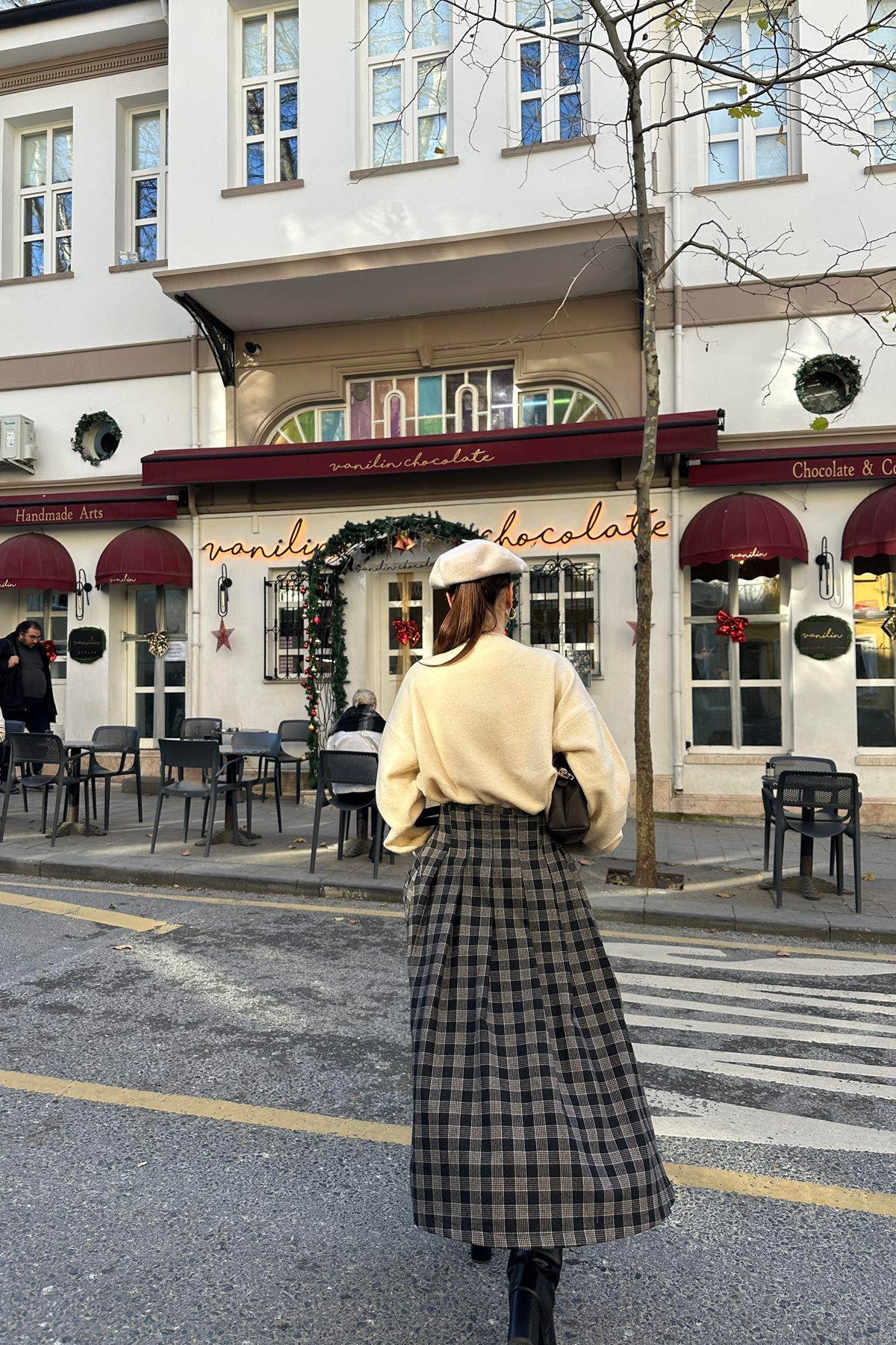 KEMER DETAYLI EKOSE DESENLİ YIRTMAÇLI ETEK