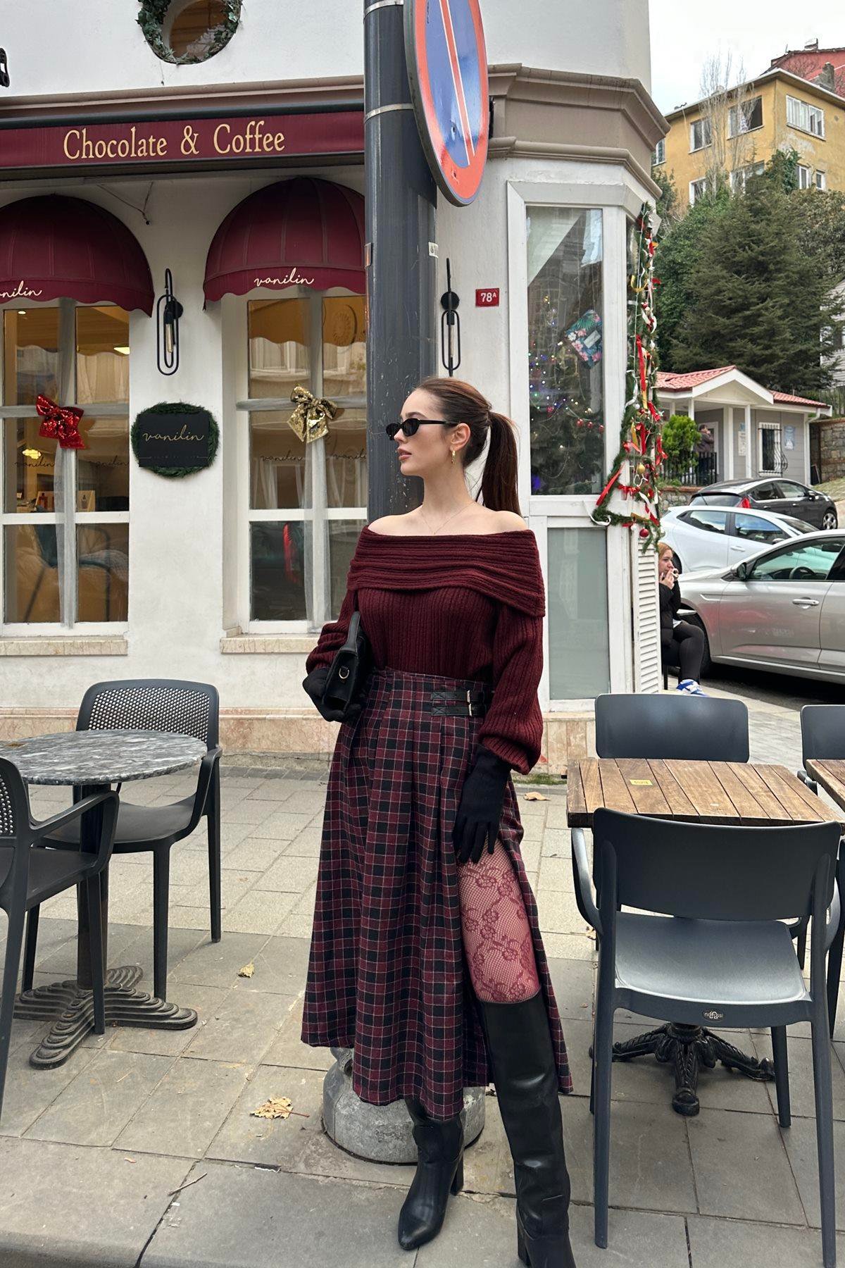 KEMER DETAYLI EKOSE DESENLİ YIRTMAÇLI ETEK