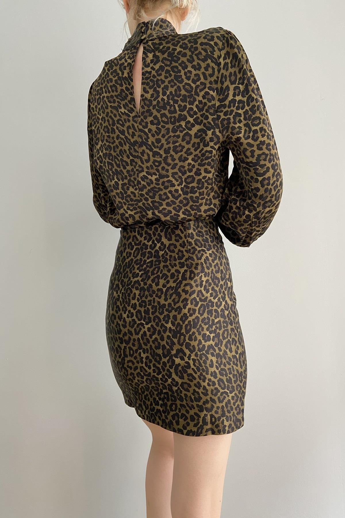 LEOPAR DESEN SATEN KISA ETEK