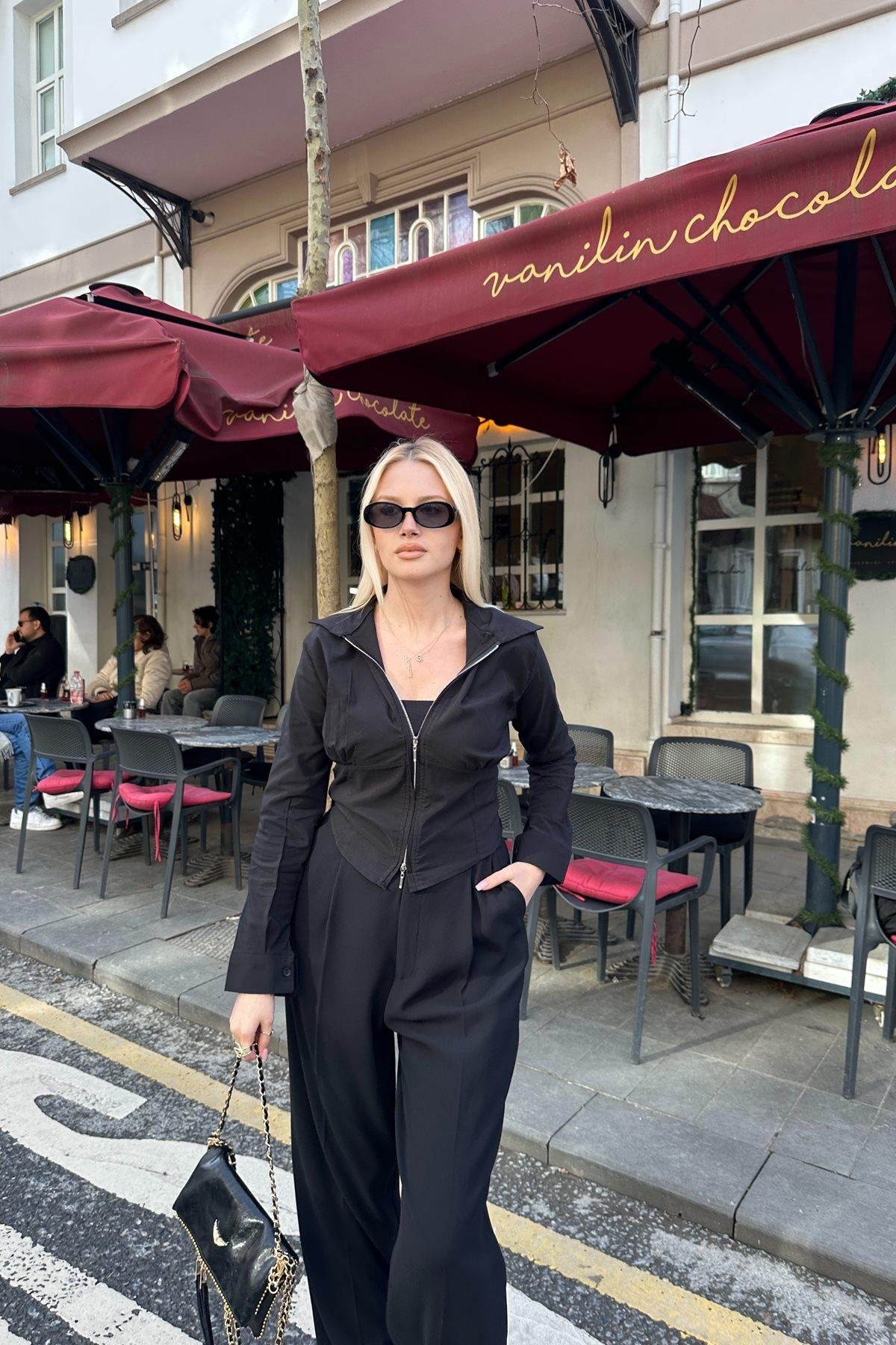 GÖĞÜS BÜZGÜ DETAYLI FERMUARLI BLUZ