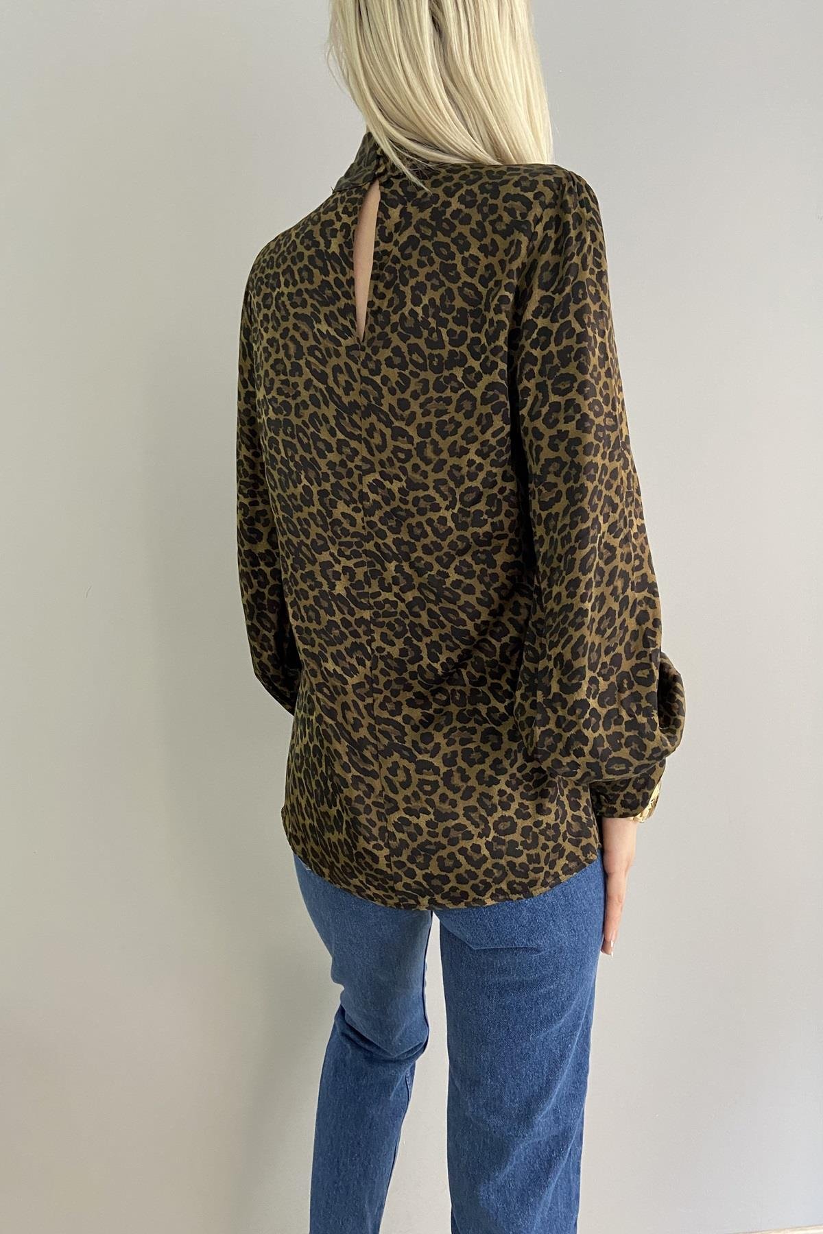 HAKİM YAKA LEOPAR DESEN BLUZ