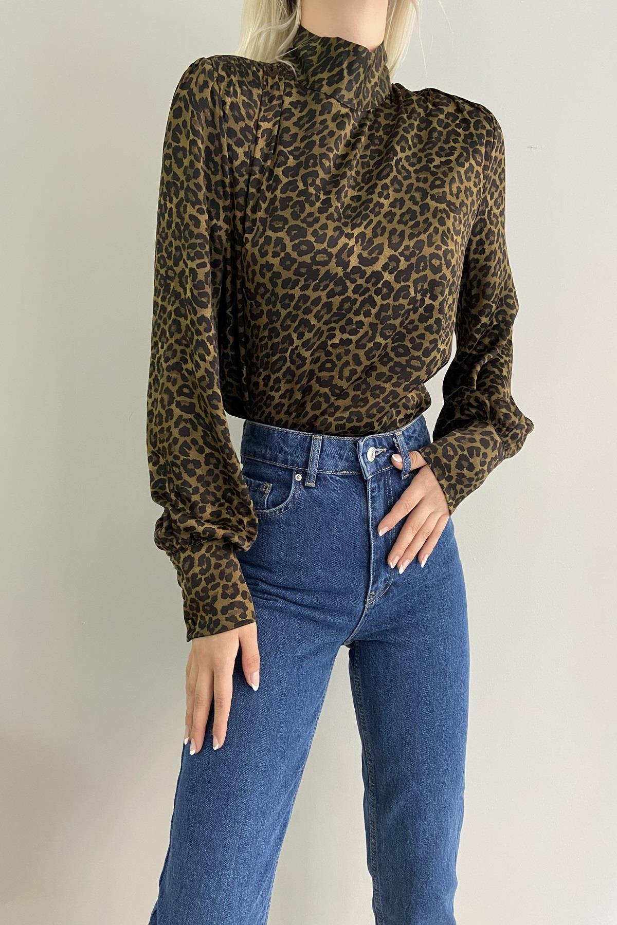 HAKİM YAKA LEOPAR DESEN BLUZ