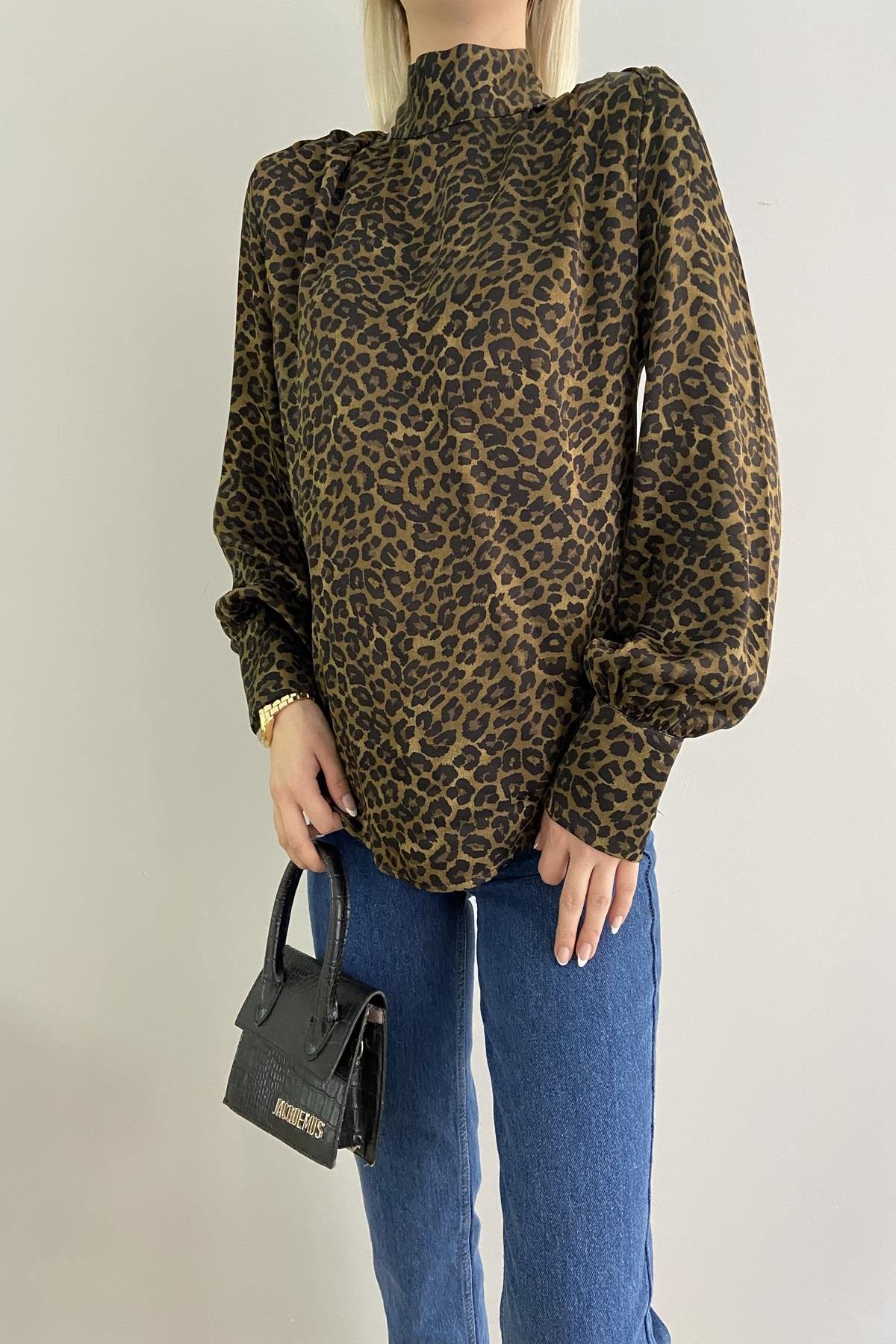 HAKİM YAKA LEOPAR DESEN BLUZ