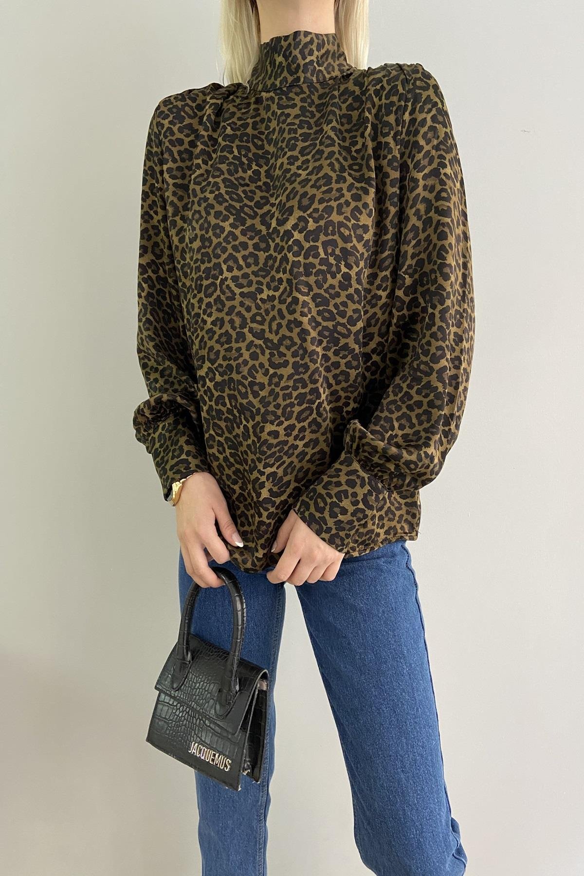 HAKİM YAKA LEOPAR DESEN BLUZ
