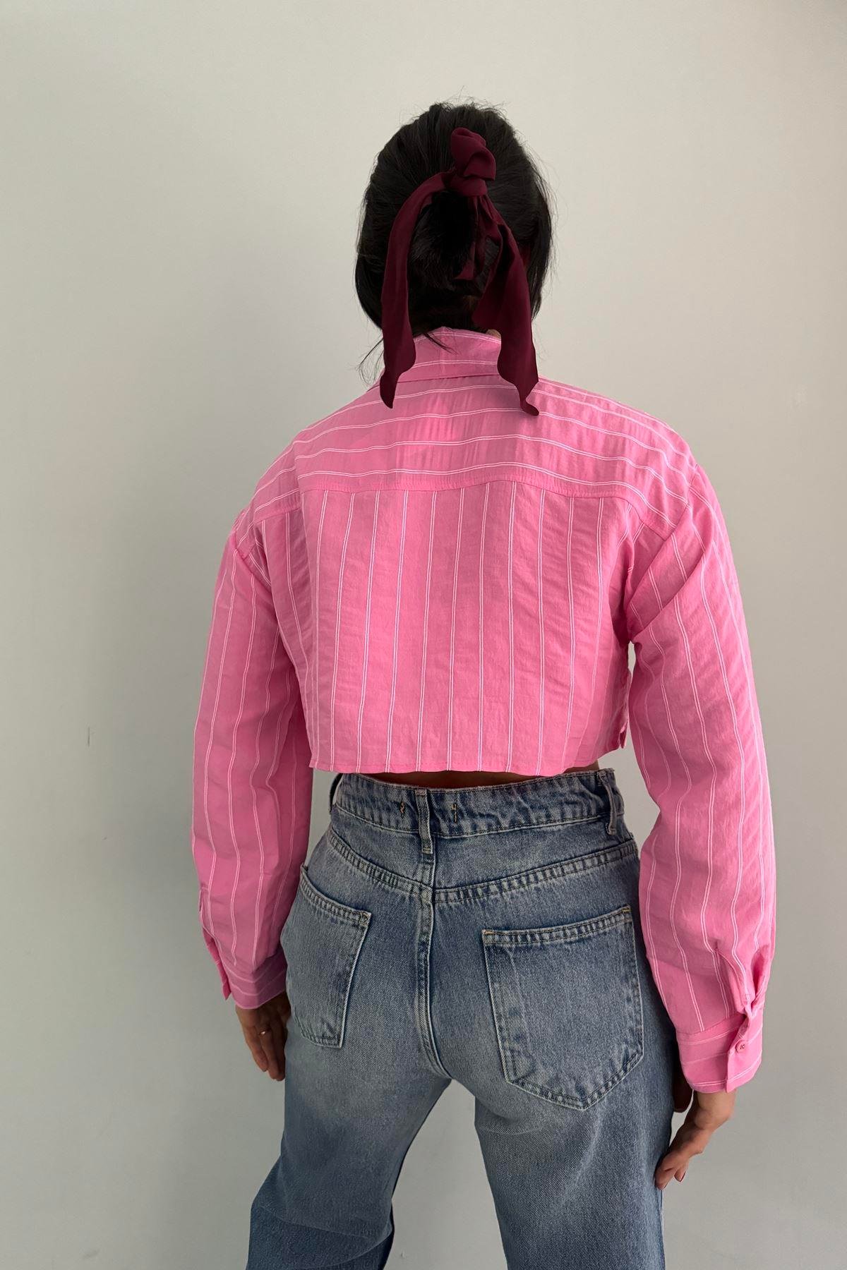 KENDİNDEN ÇİZGİ DETAY CROP GÖMLEK