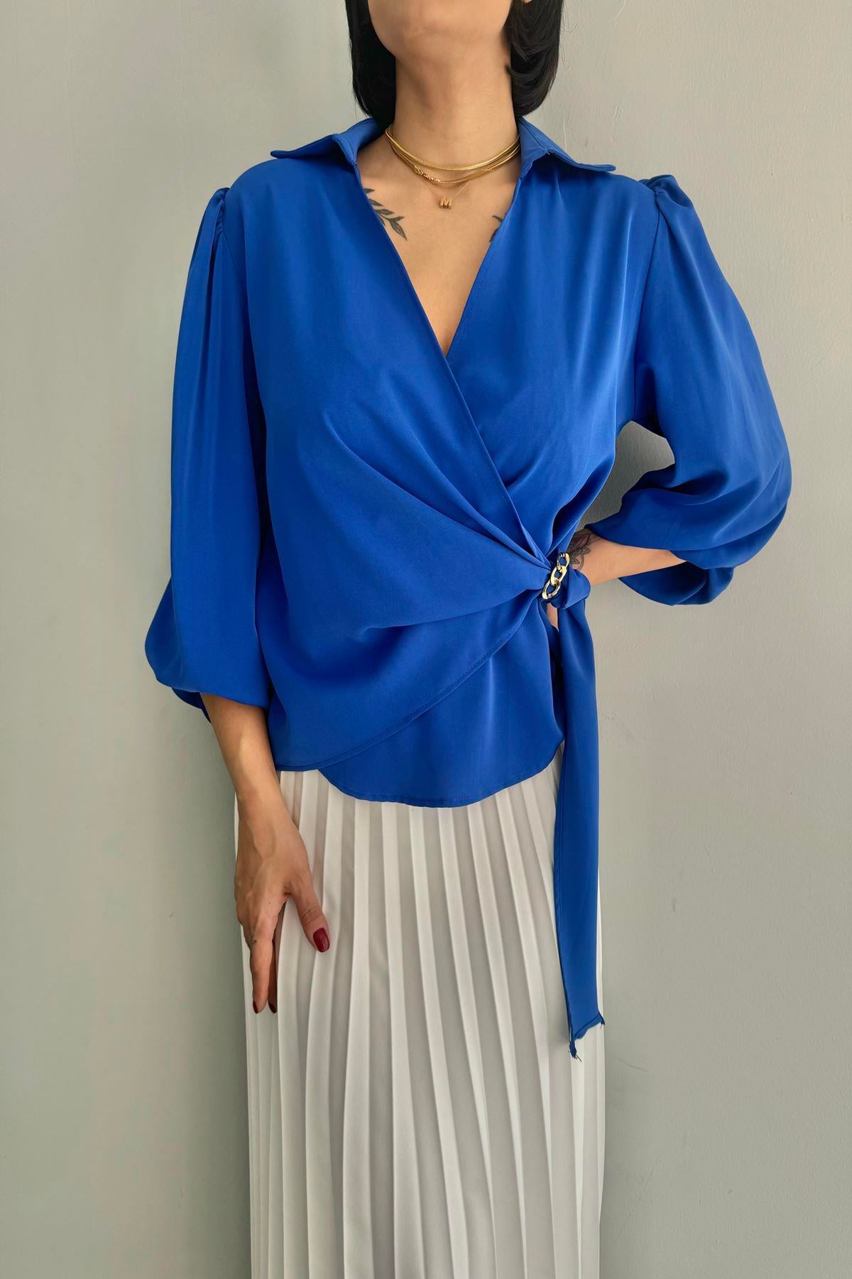 KRUVAZE ZİNCİR DETAYLI BLUZ