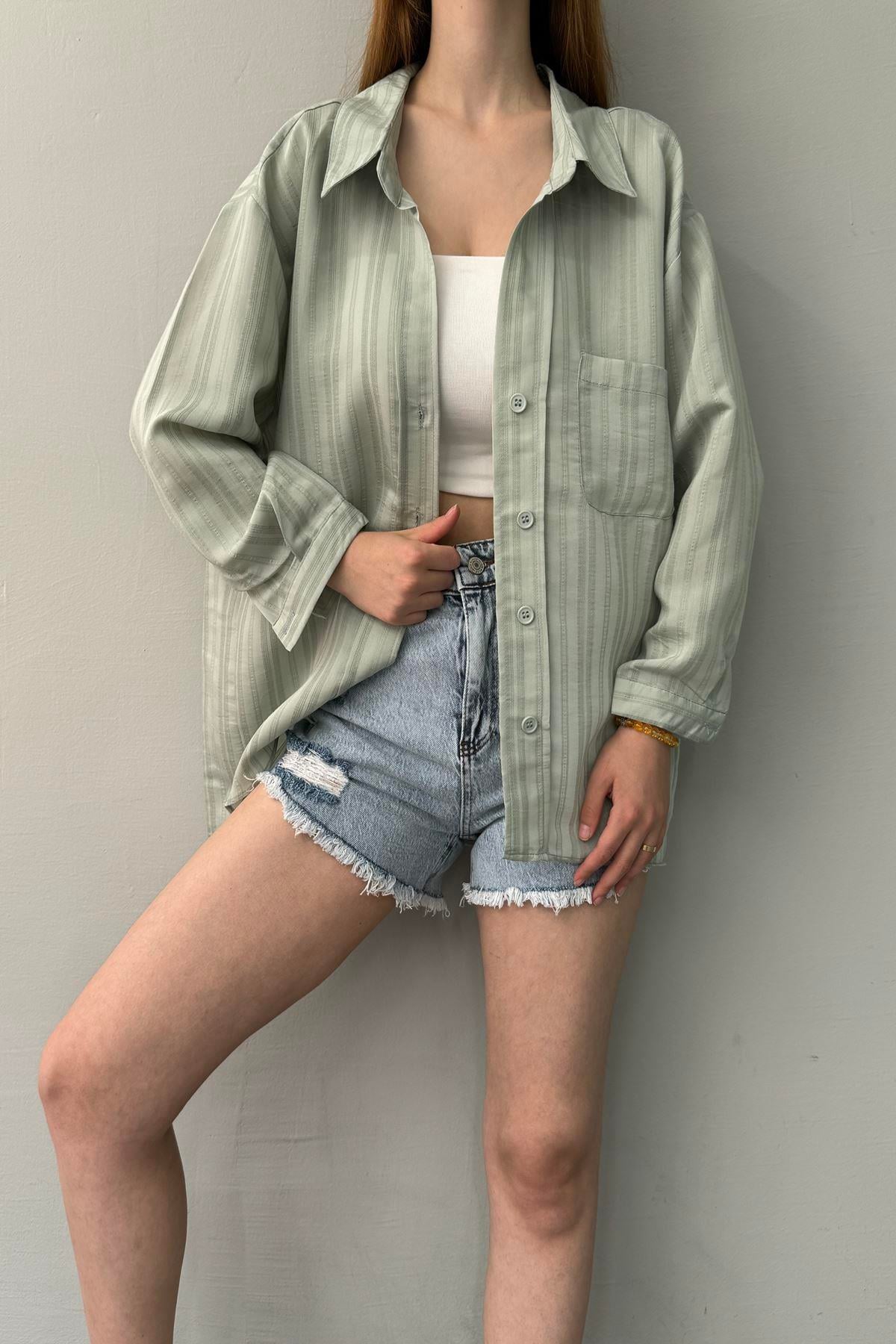 OVERSİZE KENDİNDEN ÇİZGİLİ GÖMLEK