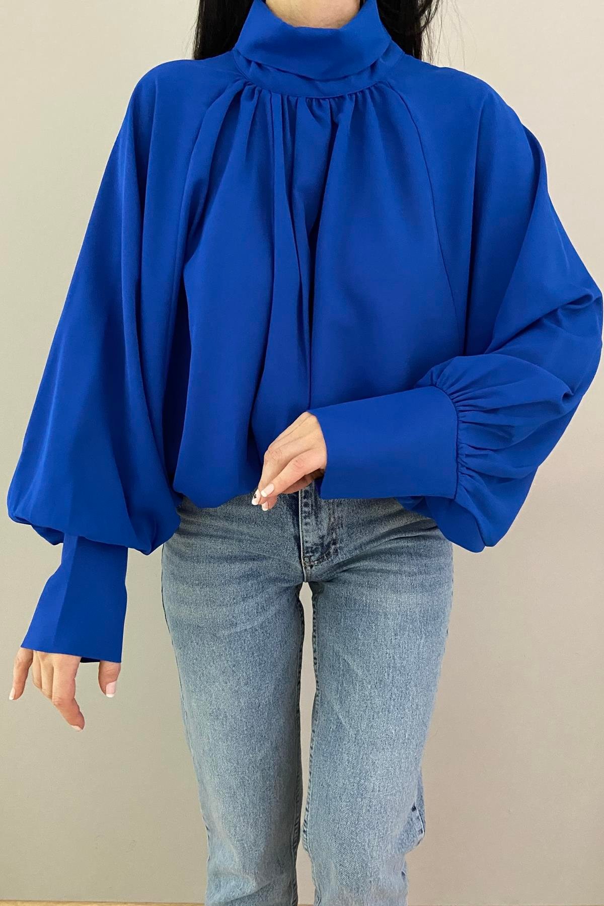 REGLAN KOL YAKA BÜZGÜ DETAY OVERSİZE BLUZ