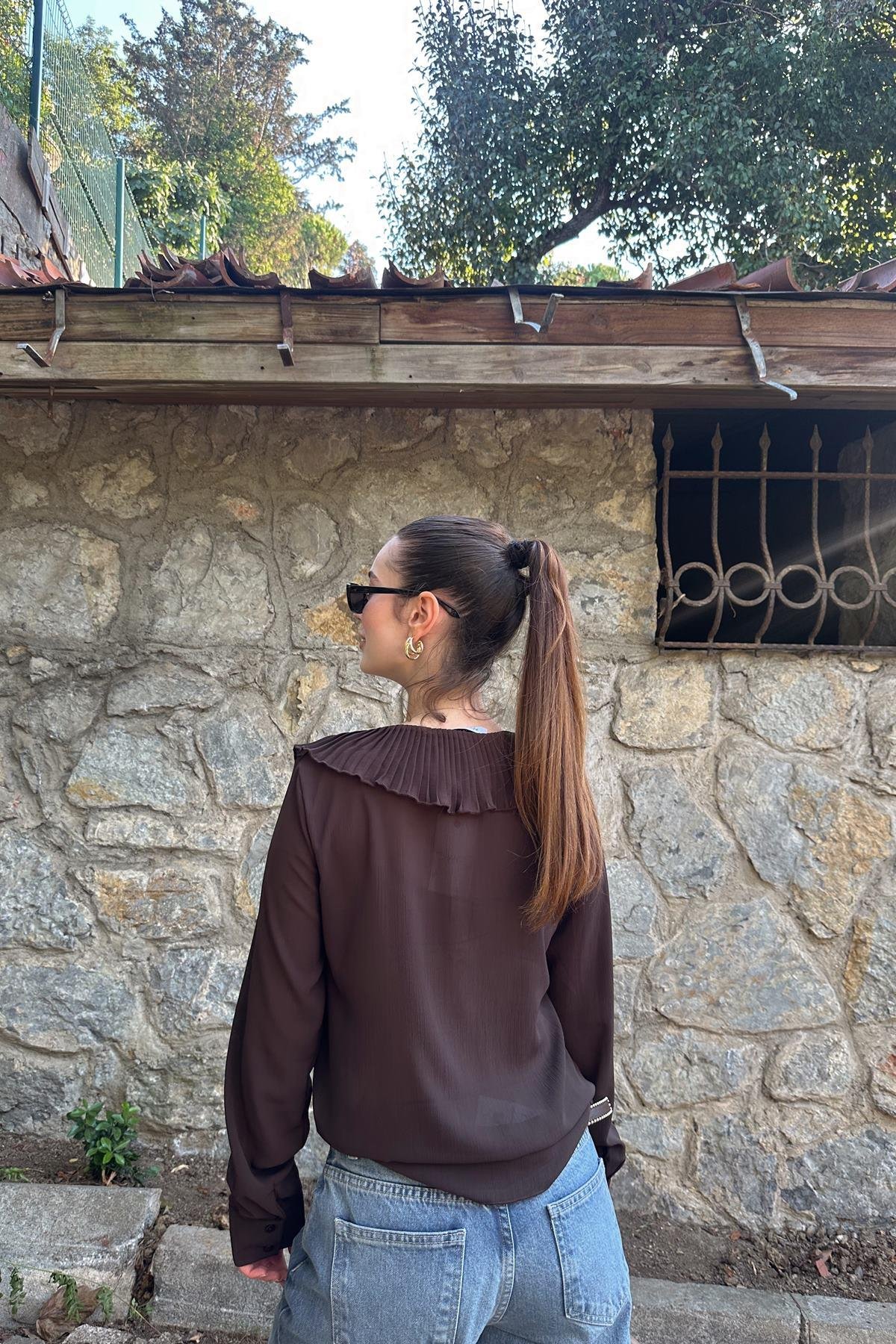 YAKASI PİLİSELİ BLUZ