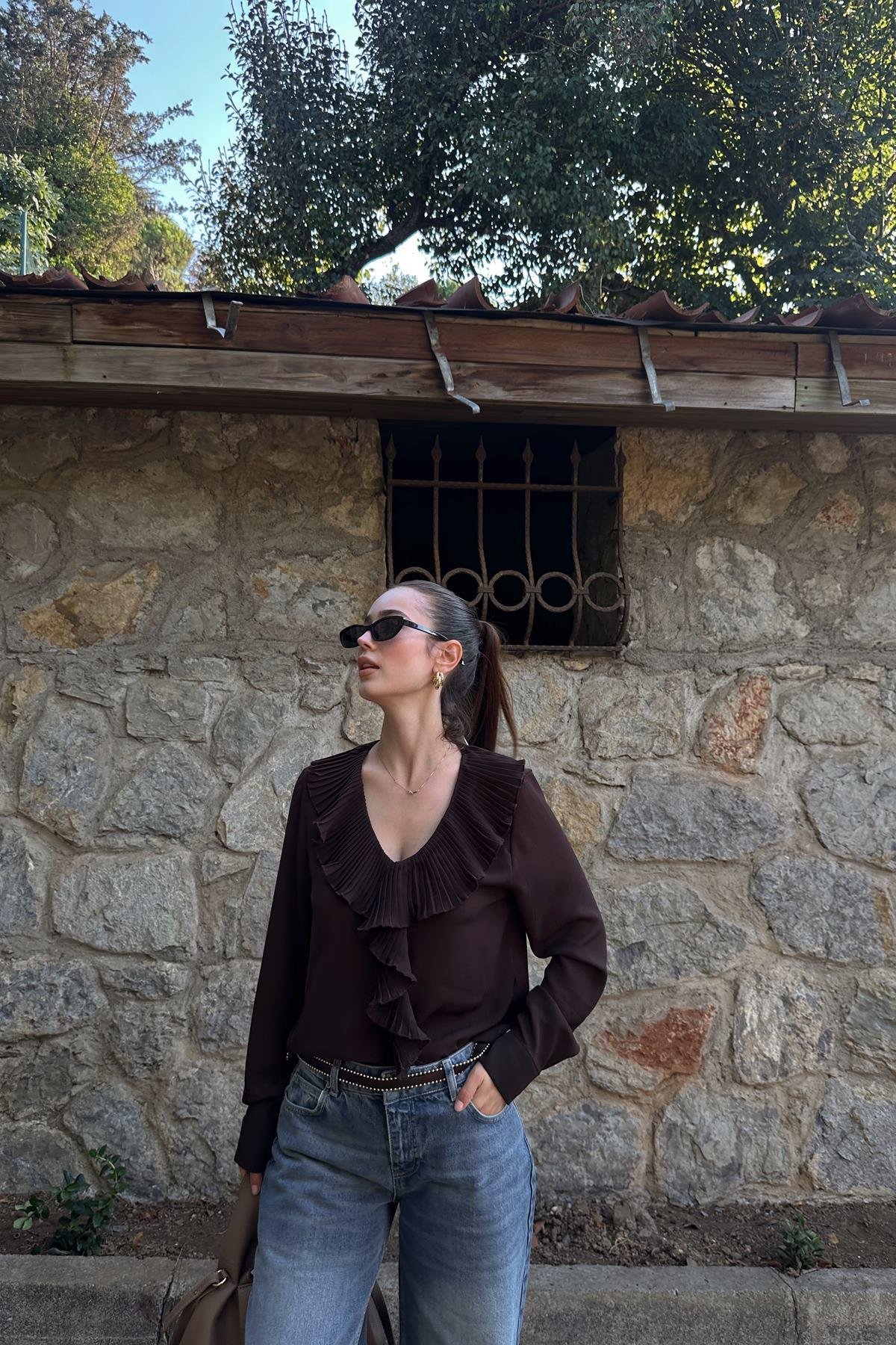 YAKASI PİLİSELİ BLUZ