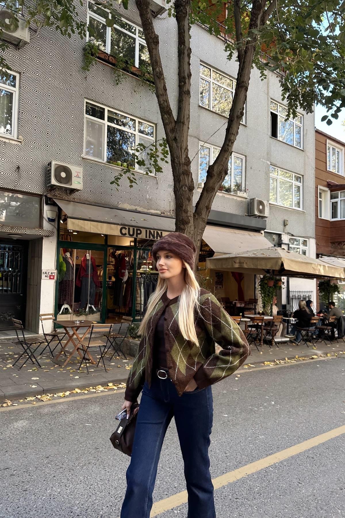 BİSİKLET YAKA BAKLAVA DESEN TRIKO HIRKA